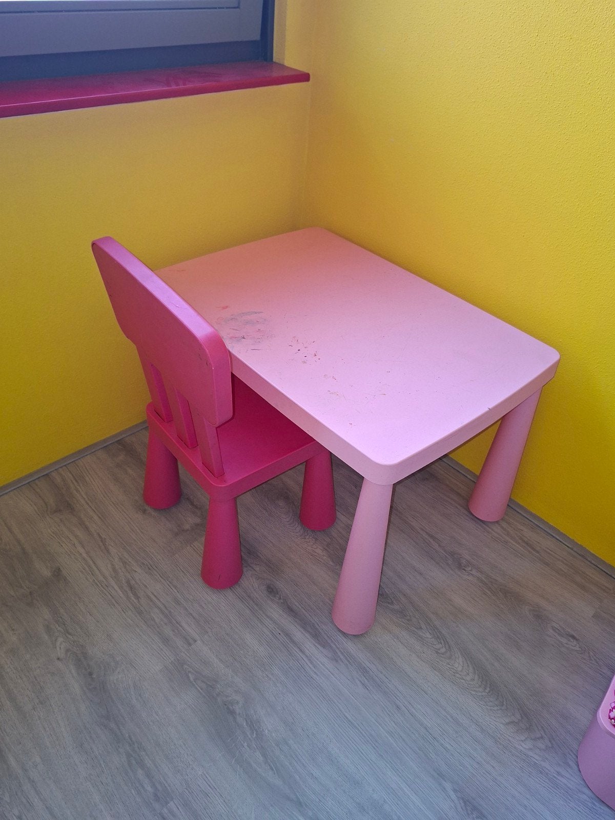 Roze IKEA tafeltje met stoel voor kinderen, Kinderen en Baby's, Kinderkamer | Tafels en Stoelen, Ophalen