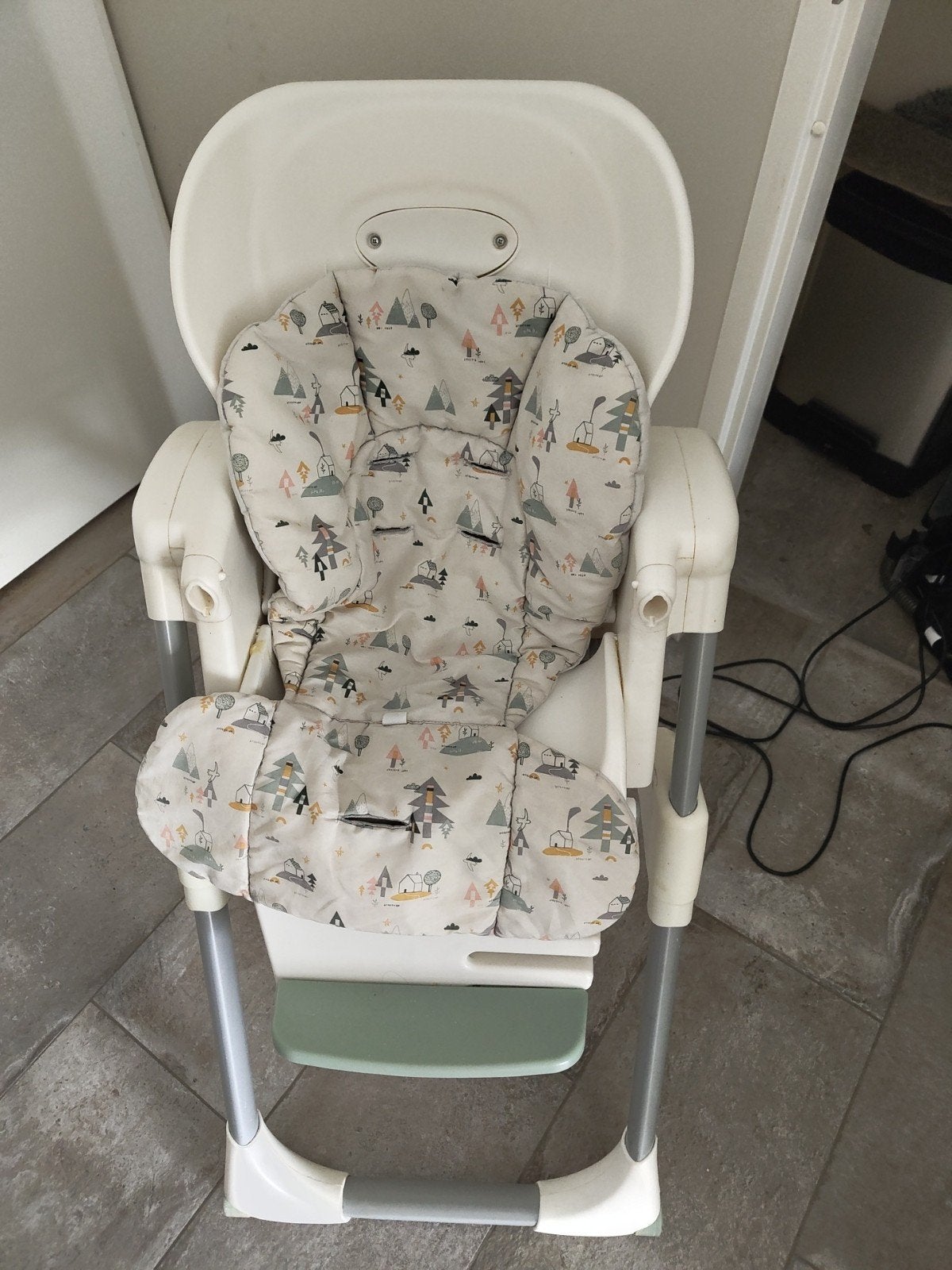 Kinderstoel met kussen - Zo goed als nieuw, Kinderen en Baby's, Kinderstoelen, Zo goed als nieuw, Overige typen, Stoelverkleiner