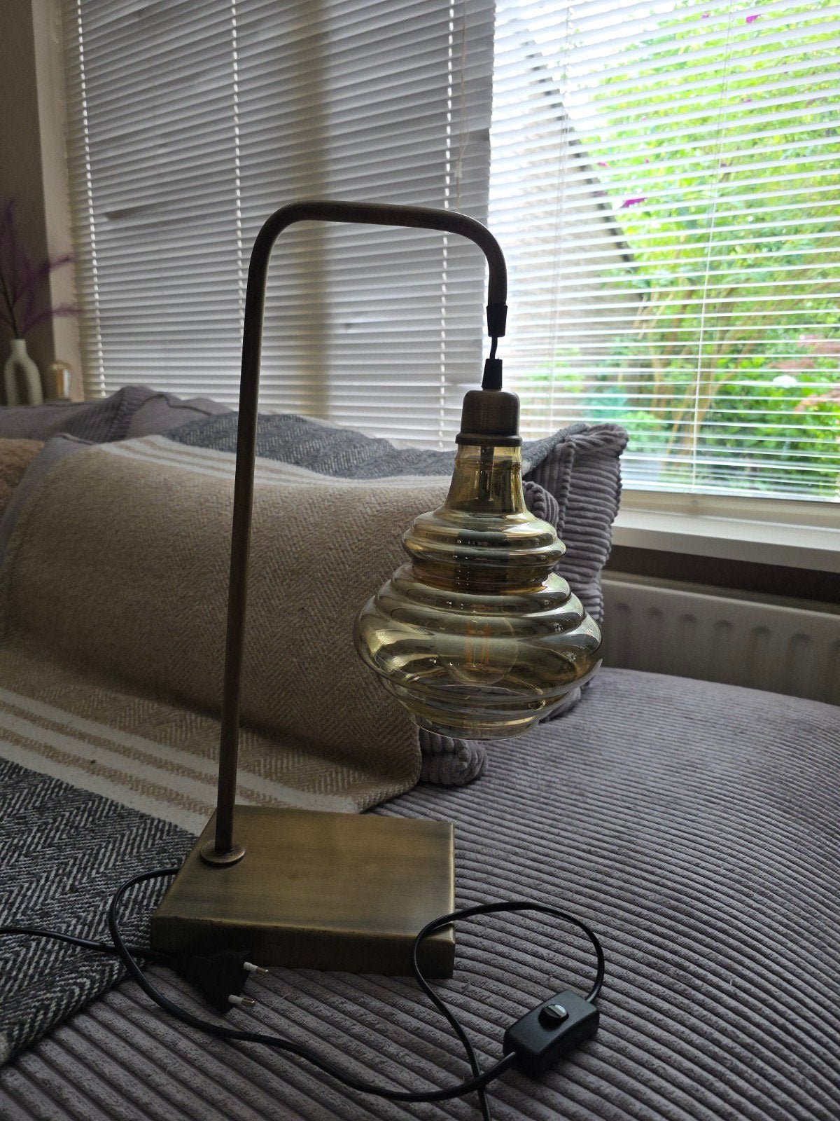 Moderne Tafellamp met Unieke Glazen Bol - Goudkleurig, Ophalen, Overige merken, Goud, Met schakelaar