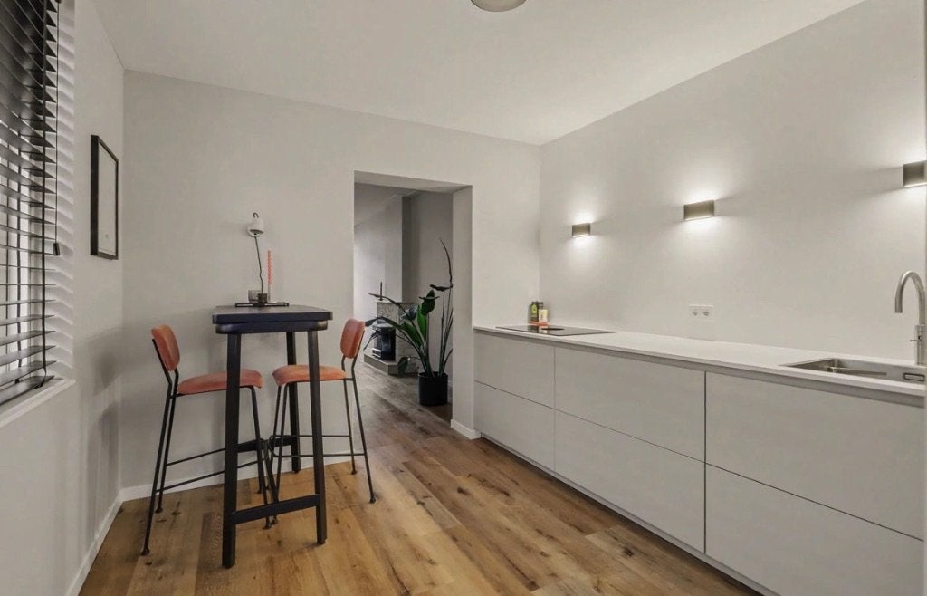 Bartafel met twee krukken (zuiver), Ophalen, Gebruikt, Inclusief barstoelen