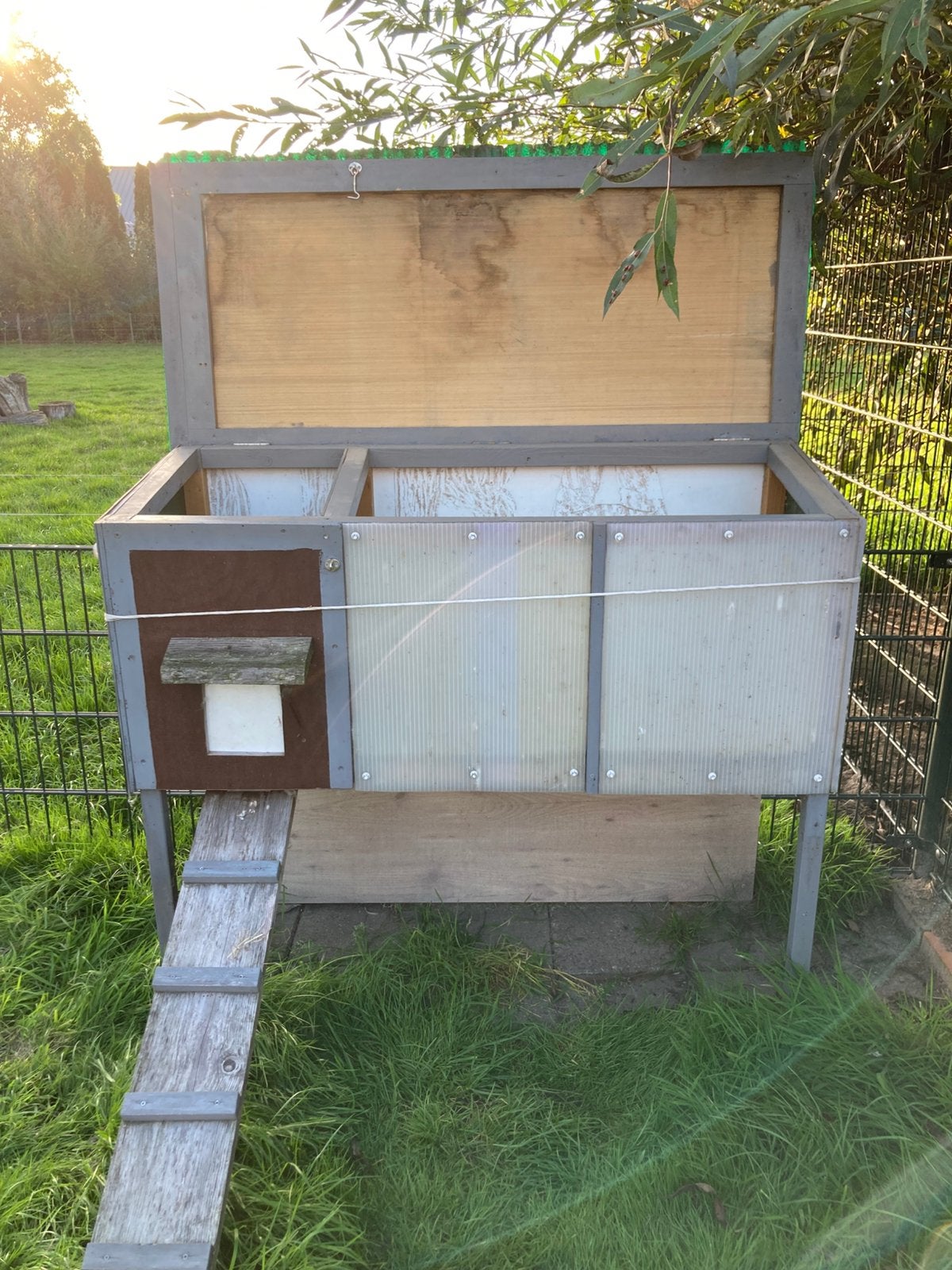 Konijnen hok, Ophalen, Zo goed als nieuw, Kippenhok of Kippenren