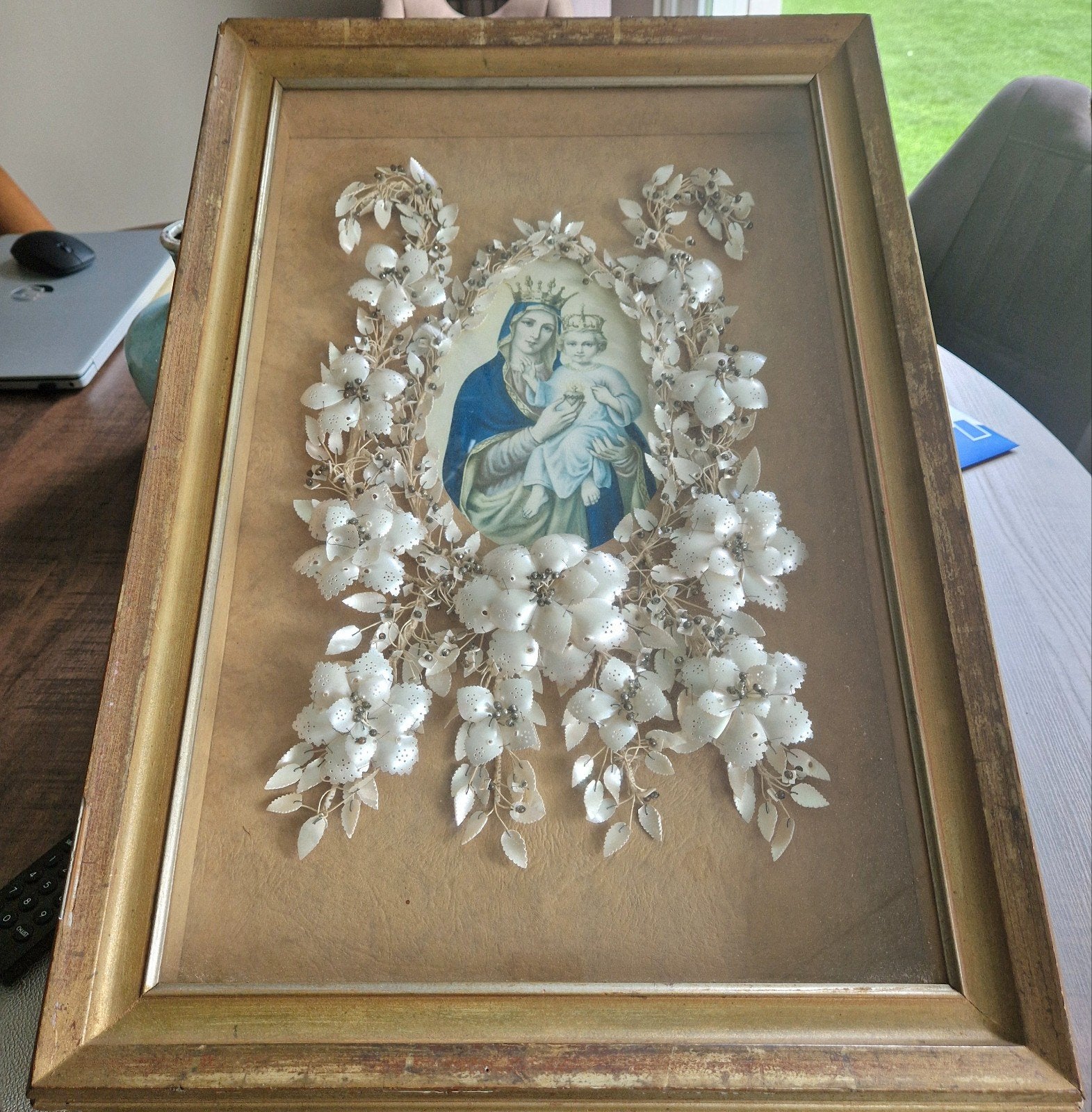 Antieke Maria met kindje Jezus. In parelmoer lijst., Antiek en Kunst, Ophalen