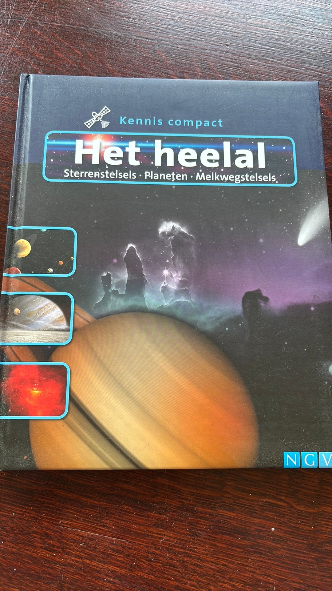 Kennis compact - Het heelal / Sterrenstelsel, planeten en Me, Boeken, Ophalen of Verzenden, Zo goed als nieuw