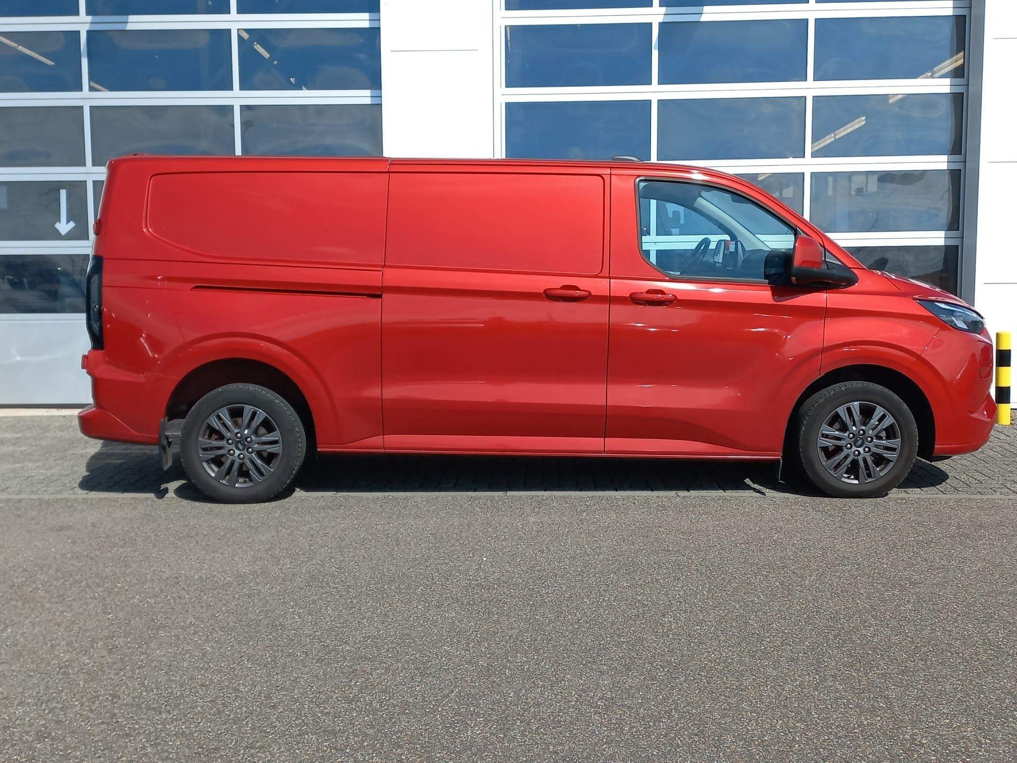 Ford Transit Custom 320 2.5 PHEV L2H1 Limited, Auto's, Gebruikt, Euro 6, 4 cilinders, Met garantie (alle)