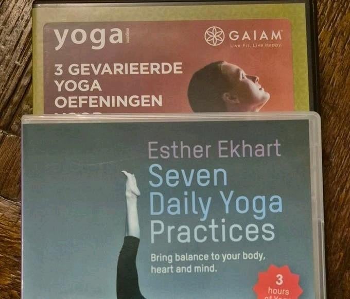 2 Yoga DVD's: 7 Daily Practices & 3 gevarieerde oefeningen, Alle leeftijden, Ophalen of Verzenden, Zo goed als nieuw