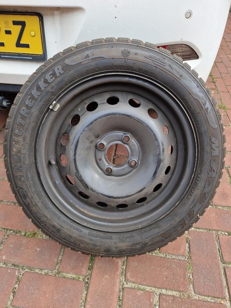 Te koop 4x Maxxis 185/60 R15 Winterbanden!, Ophalen, 15 inch, Nieuw, Band(en)