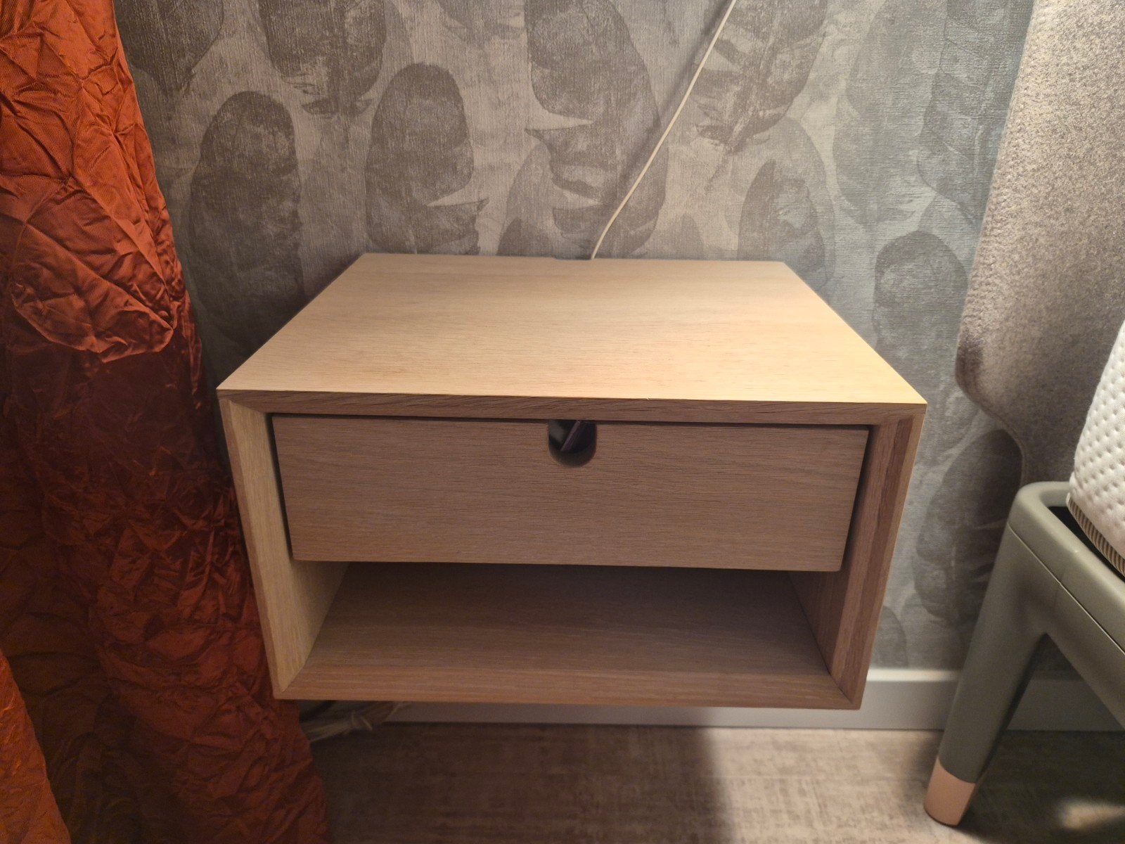 Nachtkastje zwevend, Ophalen, Minder dan 45 cm, Zo goed als nieuw, Minder dan 55 cm