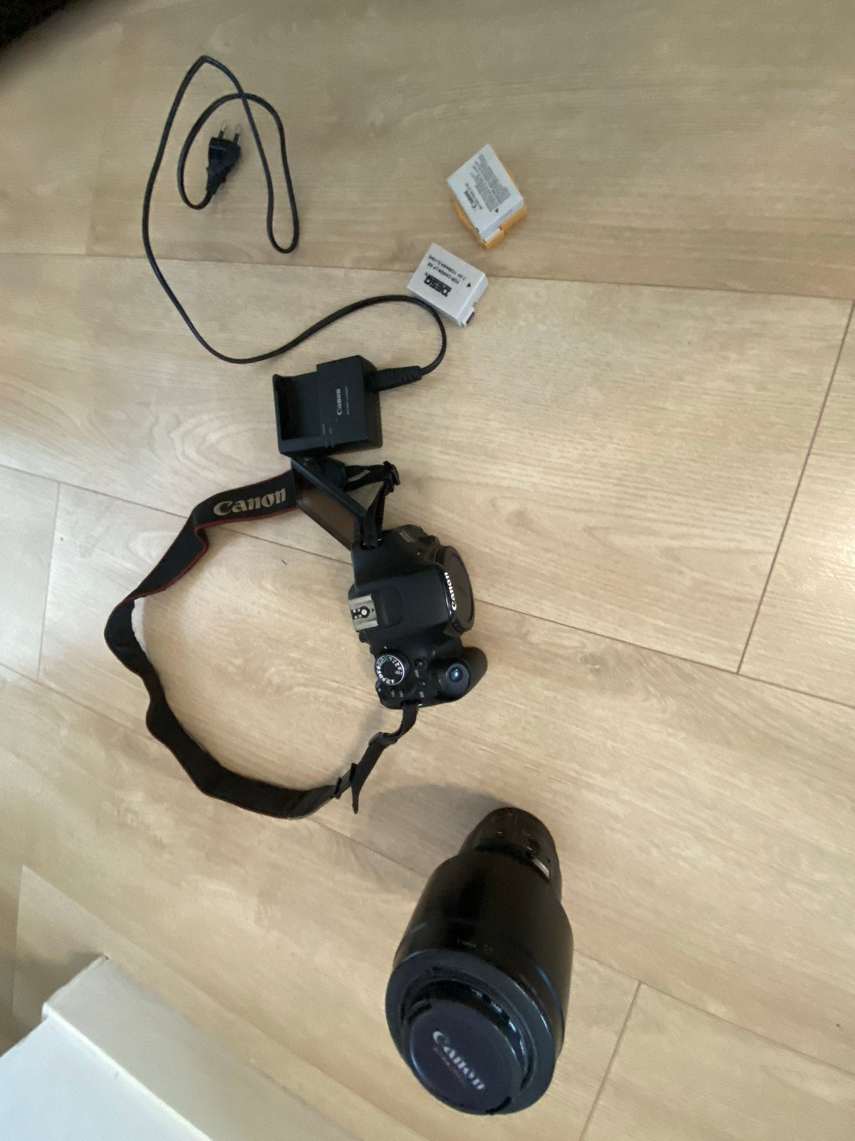 Canon EOS 600D met 70-300mm lens en accessoires, Gebruikt, Spiegelreflex, Canon, Kantelbaar/draaibaar scherm
