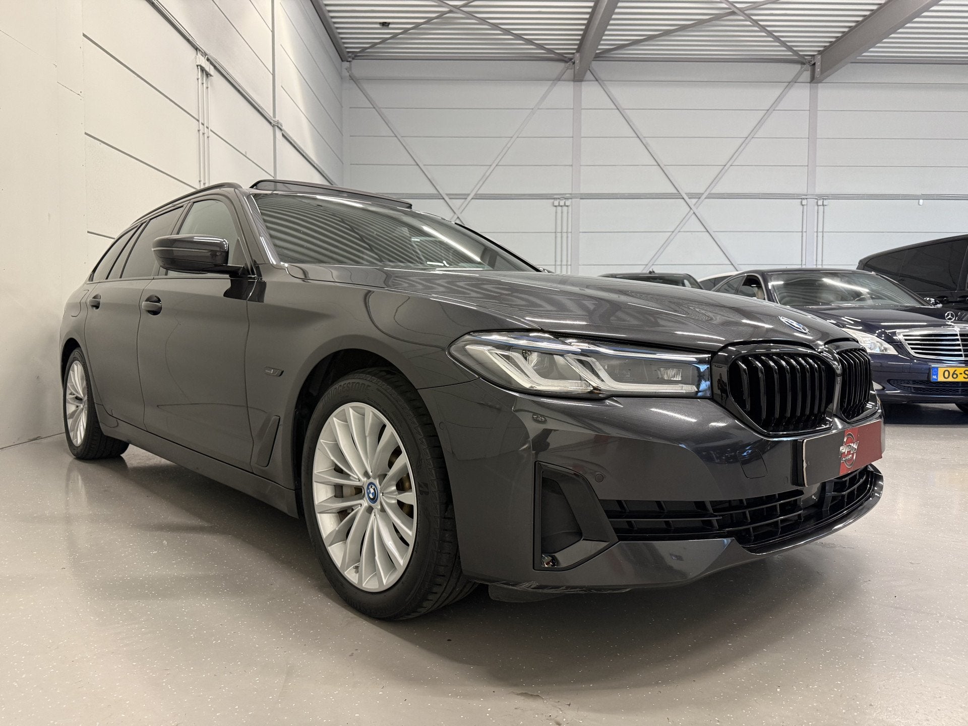 Foto 5 van BMW 5 Serie Touring 530e xDrive High exe PANO/TREKHAAK/H&K/L