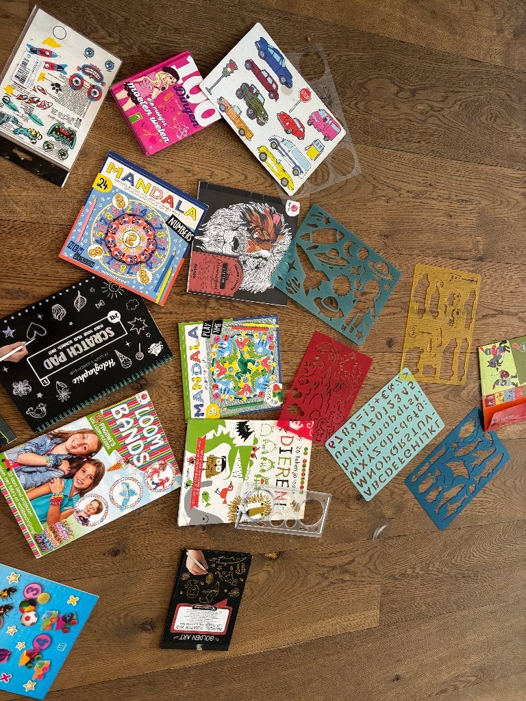 knutsel- kleurboeken / spullen gratis af te halen, Kinderen en Baby's, Speelgoed | Educatief en Creatief, Ophalen, Zo goed als nieuw
