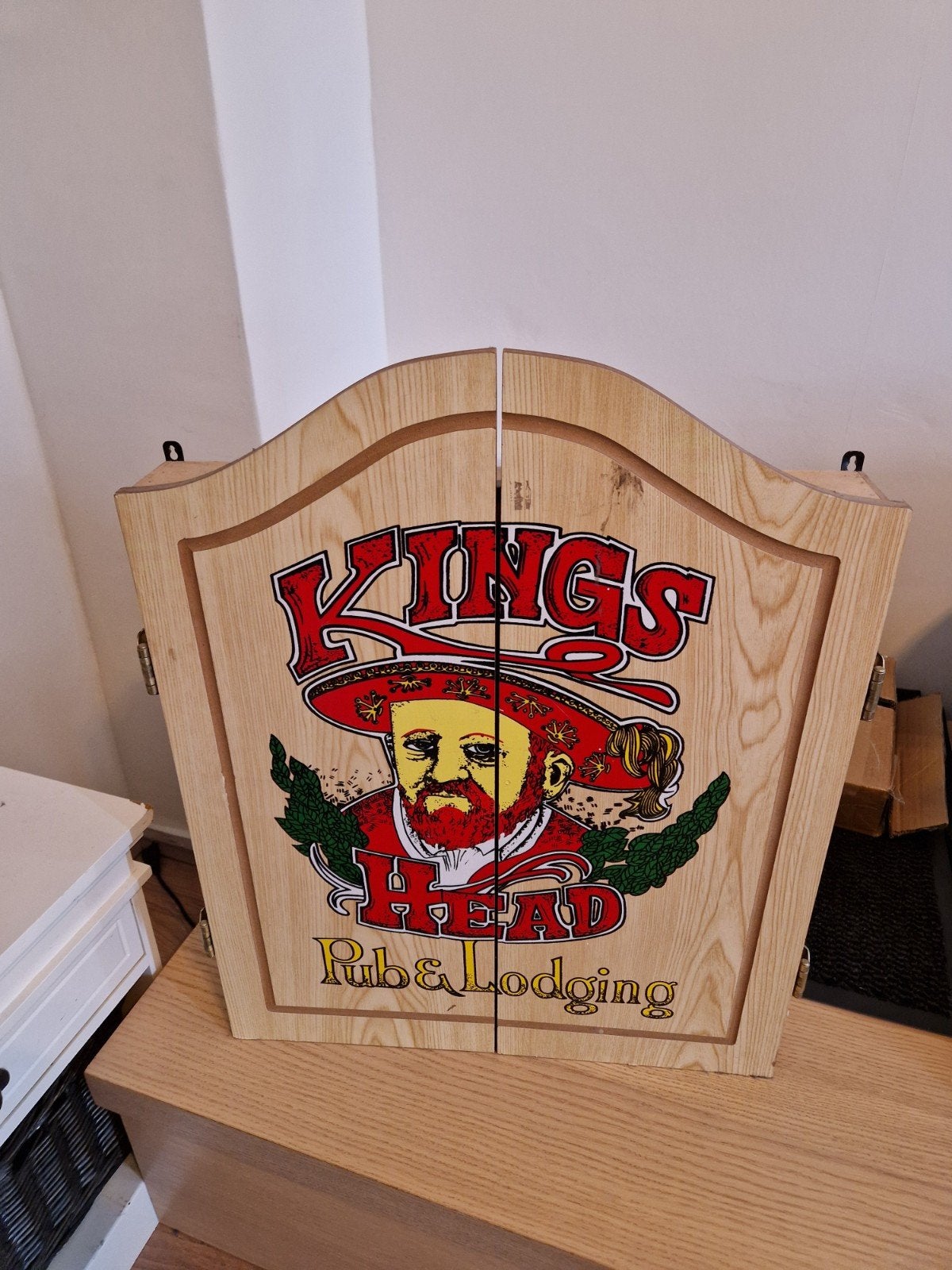 Dartbord kast - Kings Head Pub & Lodging, Sport en Fitness, Ophalen of Verzenden, Zo goed als nieuw, Dartbord