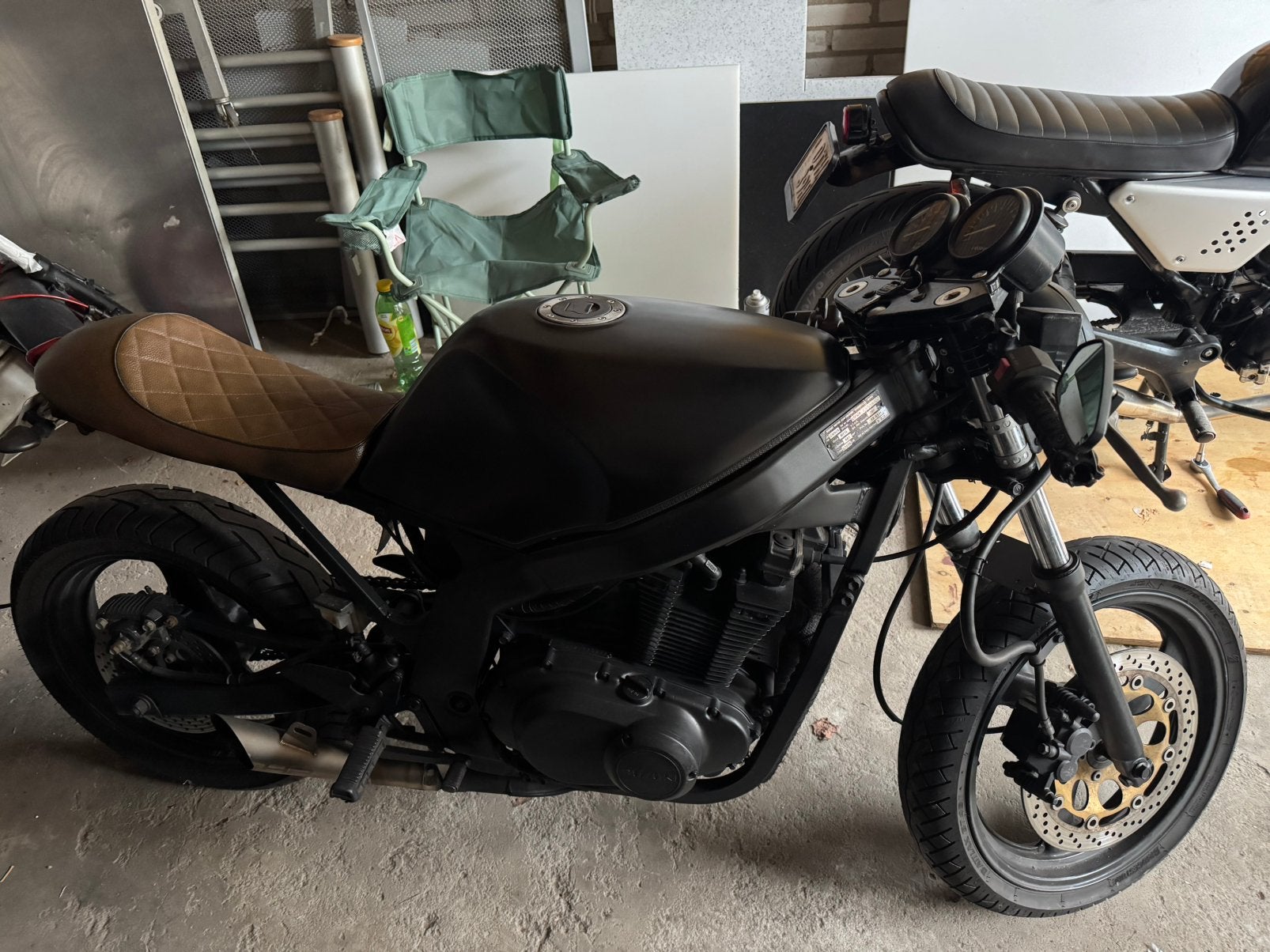 TEKOOP/RUIL Suzuki Caferacer, LED Verlichting, 2 cilinders, Particulier, Minimaal motorrijbewijs A2