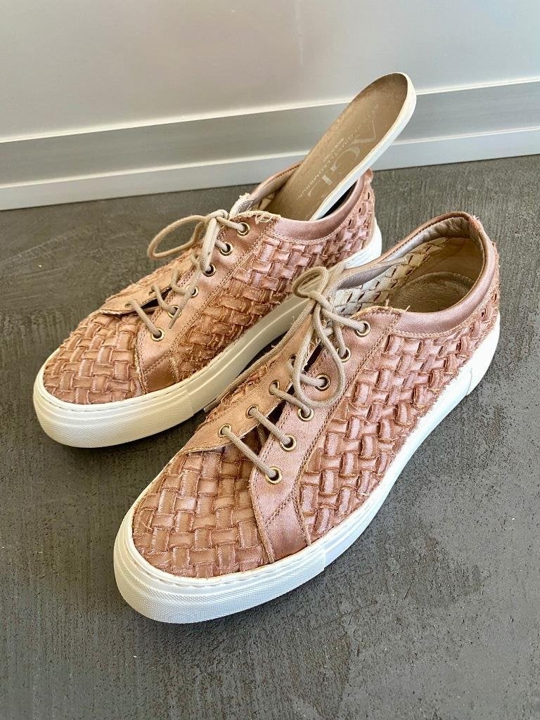 J303 AGL maat 39 sneakers gympen schoenen bruin/wit, Bruin, AGL, Ophalen of Verzenden, Sneakers of Gympen