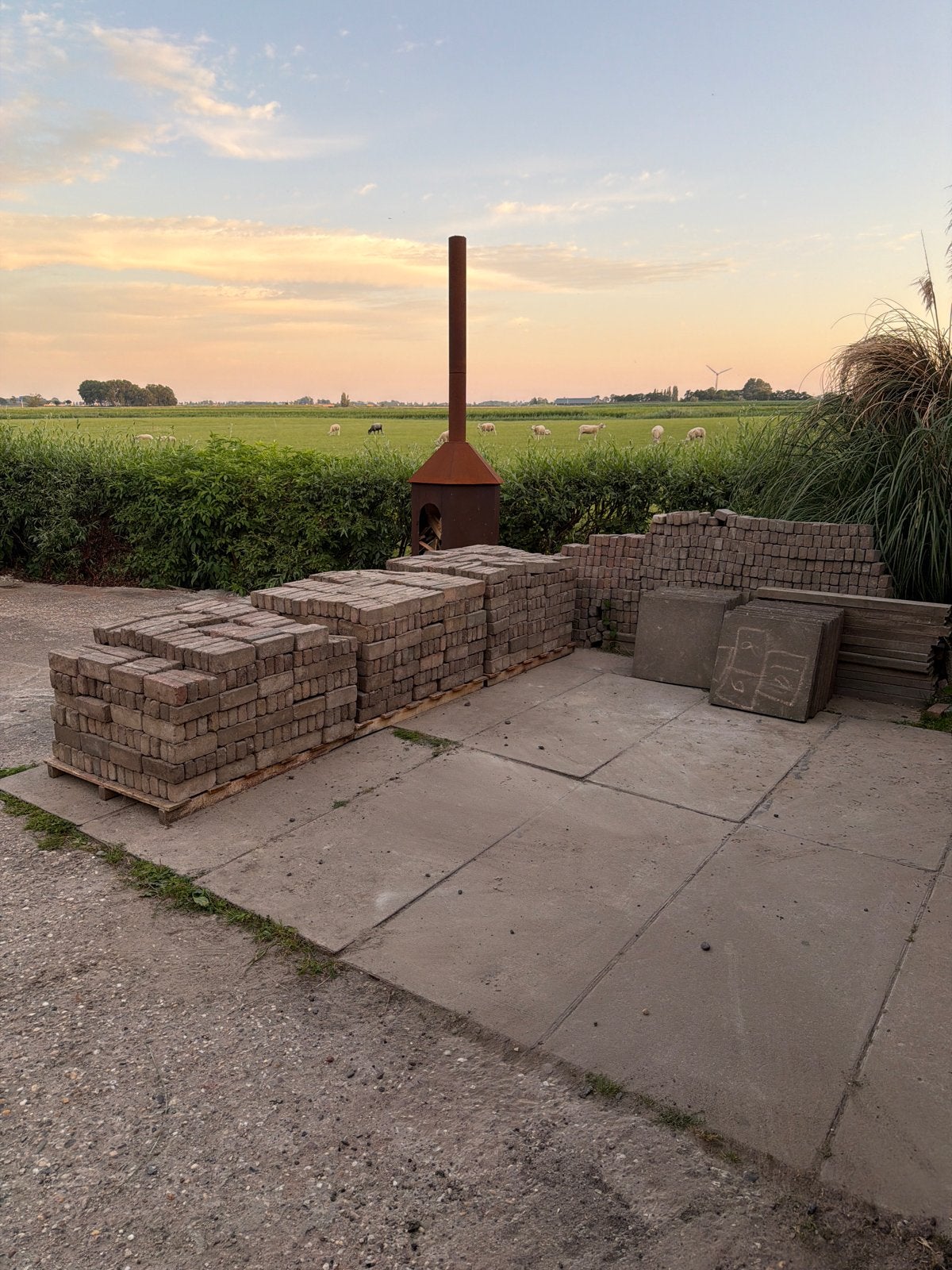 Gratis Waaltjes waalformaat klinkers, Tuin en Terras, Ophalen, Gebruikt, Klinkers, 10 m² of meer
