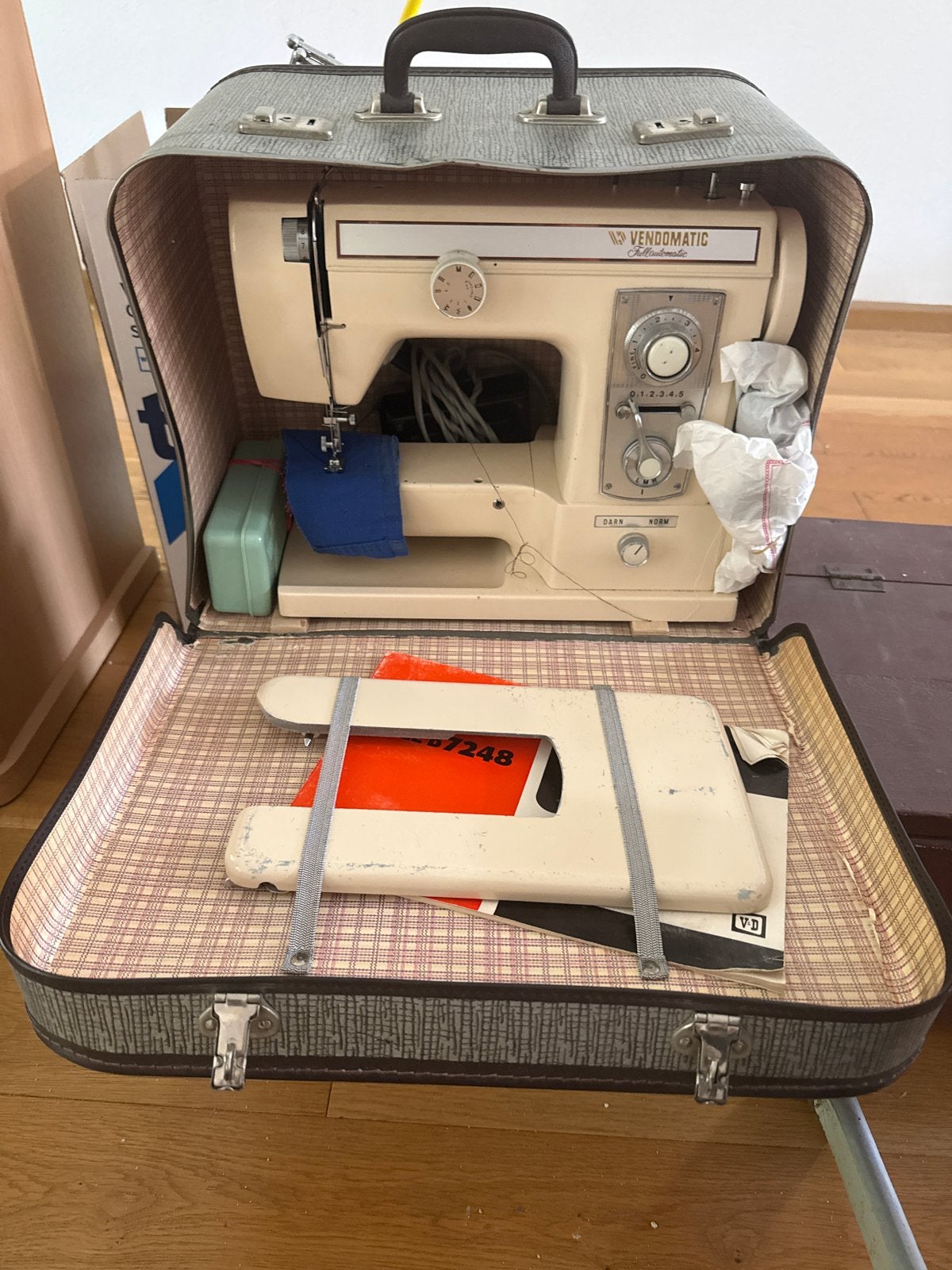 Vendomatic Fullautomatic Naaimachine in Koffer, Ophalen, Gebruikt, Naaimachine, Overige merken