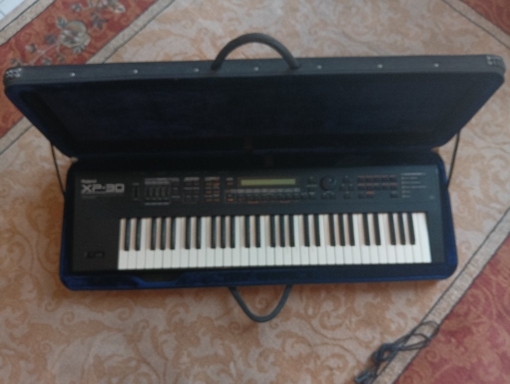 Roland XP-30 met Asia Expansion & op maat gemaakte koffer, Met midi-aansluiting, Roland, Ophalen of Verzenden, 61 toetsen