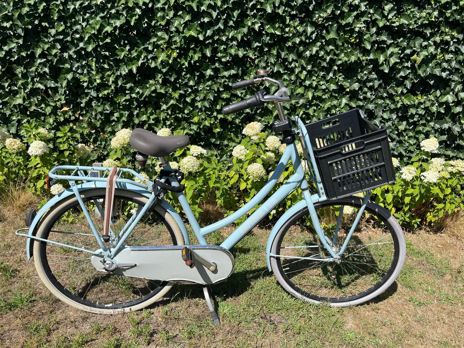 Cortina damesfiets lichtblauw met voordrager en krat, Fietsen en Brommers, Fietsen | Dames | Damesfietsen, Terugtraprem, Versnellingen