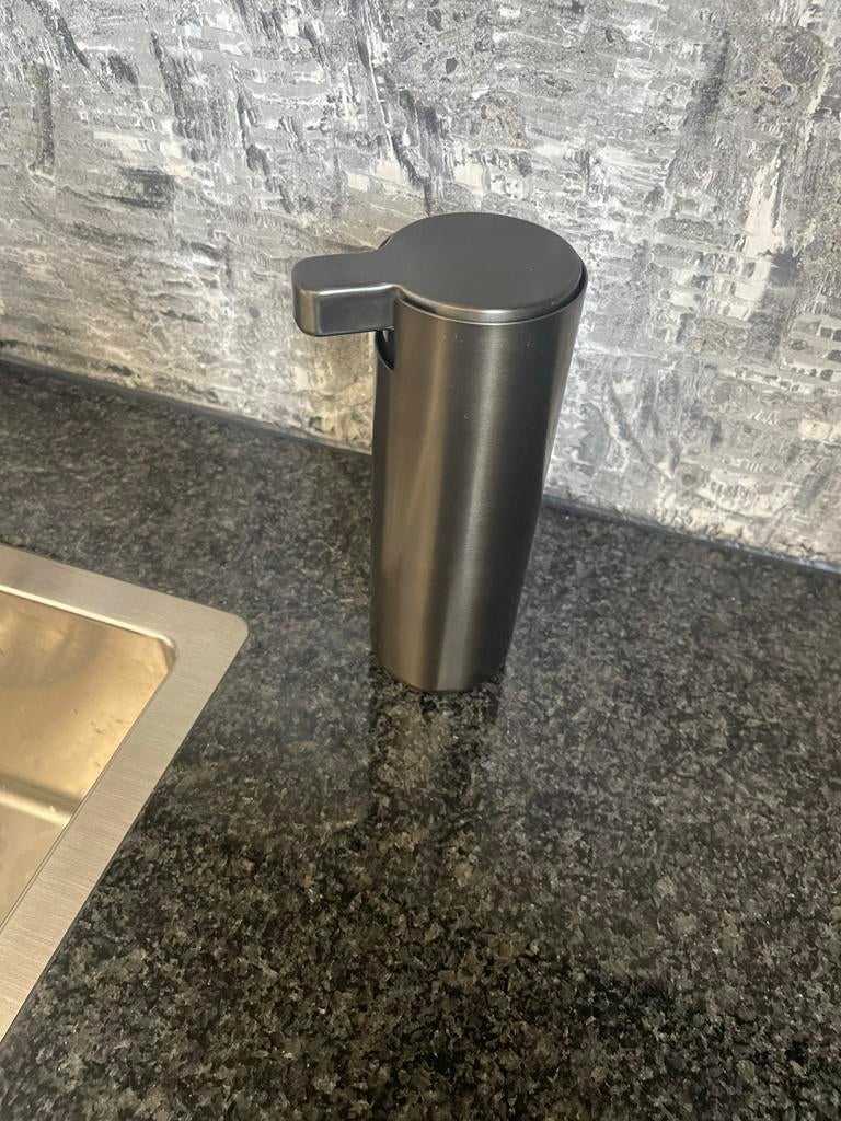 Blomus MODO Zeepdispenser - Burned Metal, Overige typen, Ophalen of Verzenden, Zo goed als nieuw, Zwart