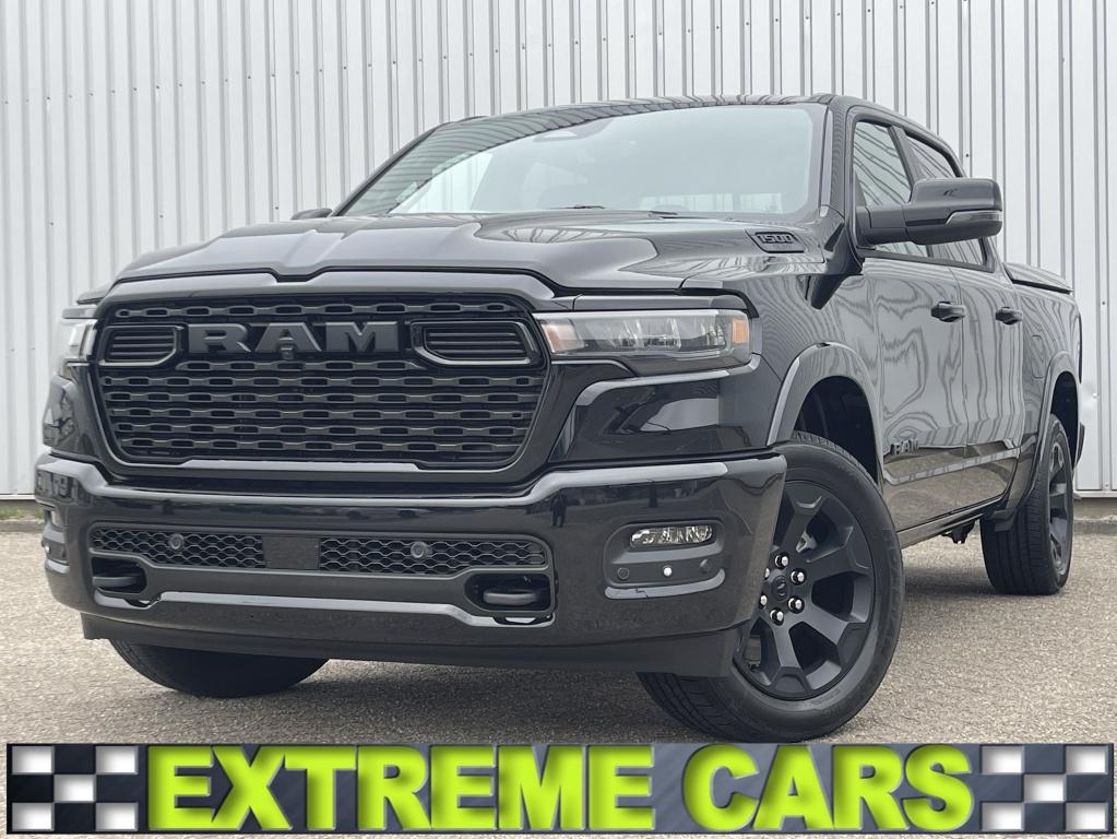 Dodge Ram 1500 MY2025 BPM VRIJ Bighorn Night 4x4 Crew Cab, Auto's, Automaat, Gebruikt, Zwart, Bedrijf