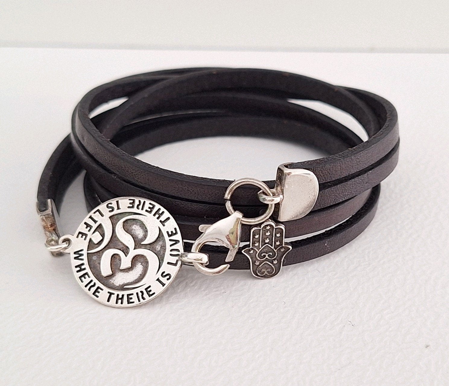 Zilveren armband leer bruin bracelet Hamsa hand 925 bedels, Nieuw, Ophalen of Verzenden, Met bedels of kralen, Zilver