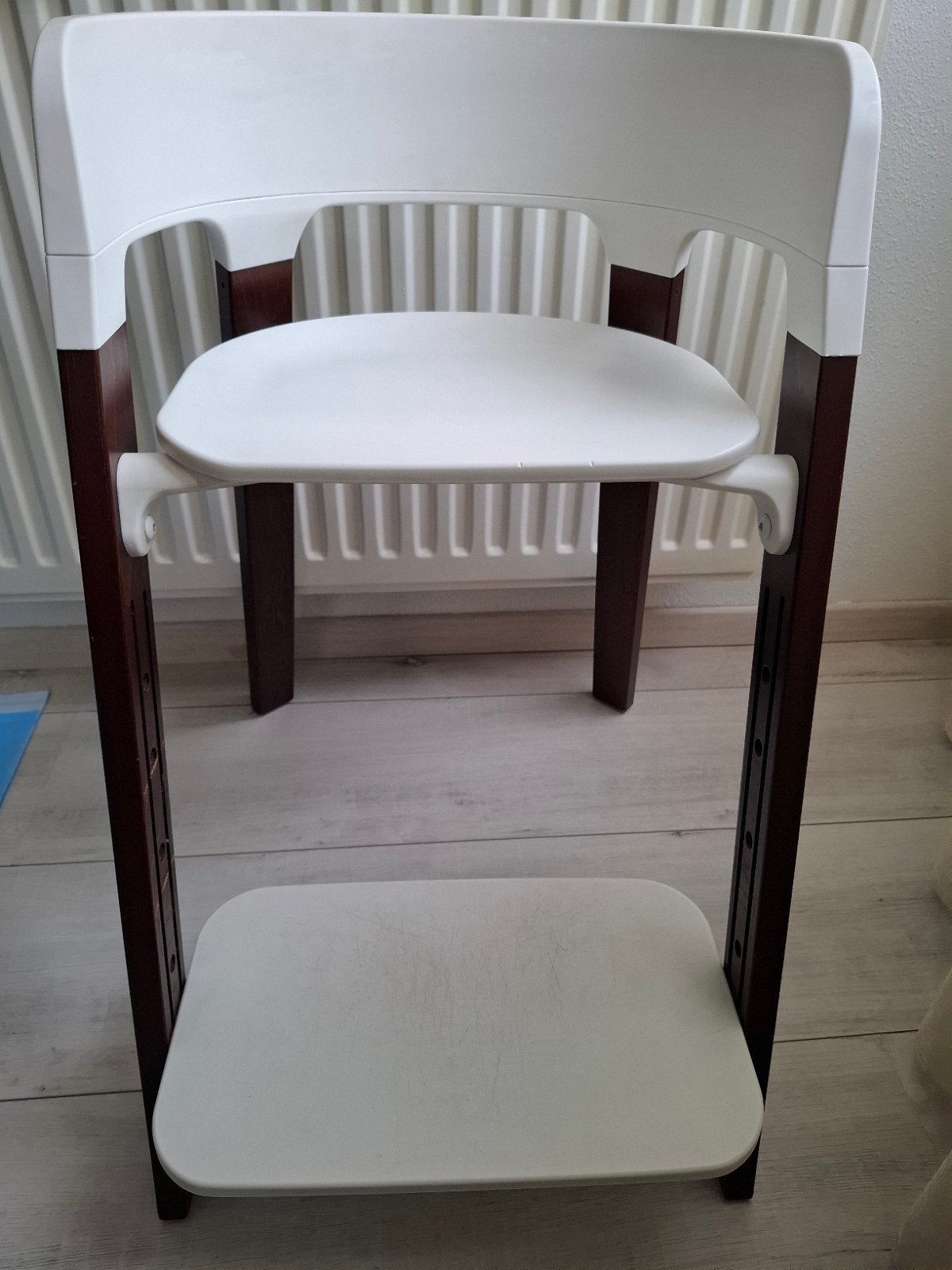 Stokke Steps Meegroeistoel - Wit met Donkerbruin Hout, Kinderen en Baby's, Ophalen of Verzenden, Gebruikt, Meegroeistoel, Aanschuifbaar