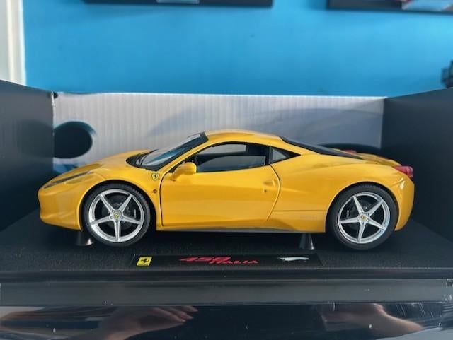 FERRARI 458 ITALIA GIALO TRISTRATO 1:18 HOT WHEELS ELITE, Hobby en Vrije tijd, Modelauto's | 1:18, Ophalen of Verzenden, Zo goed als nieuw