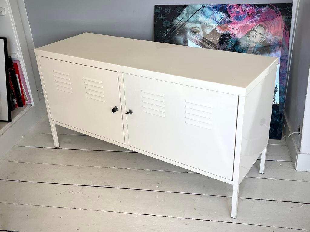 IKEA PS wit metalen tv-meubel dressoir kastje, Huis en Inrichting, Ophalen, 100 tot 150 cm, Metaal, 25 tot 50 cm