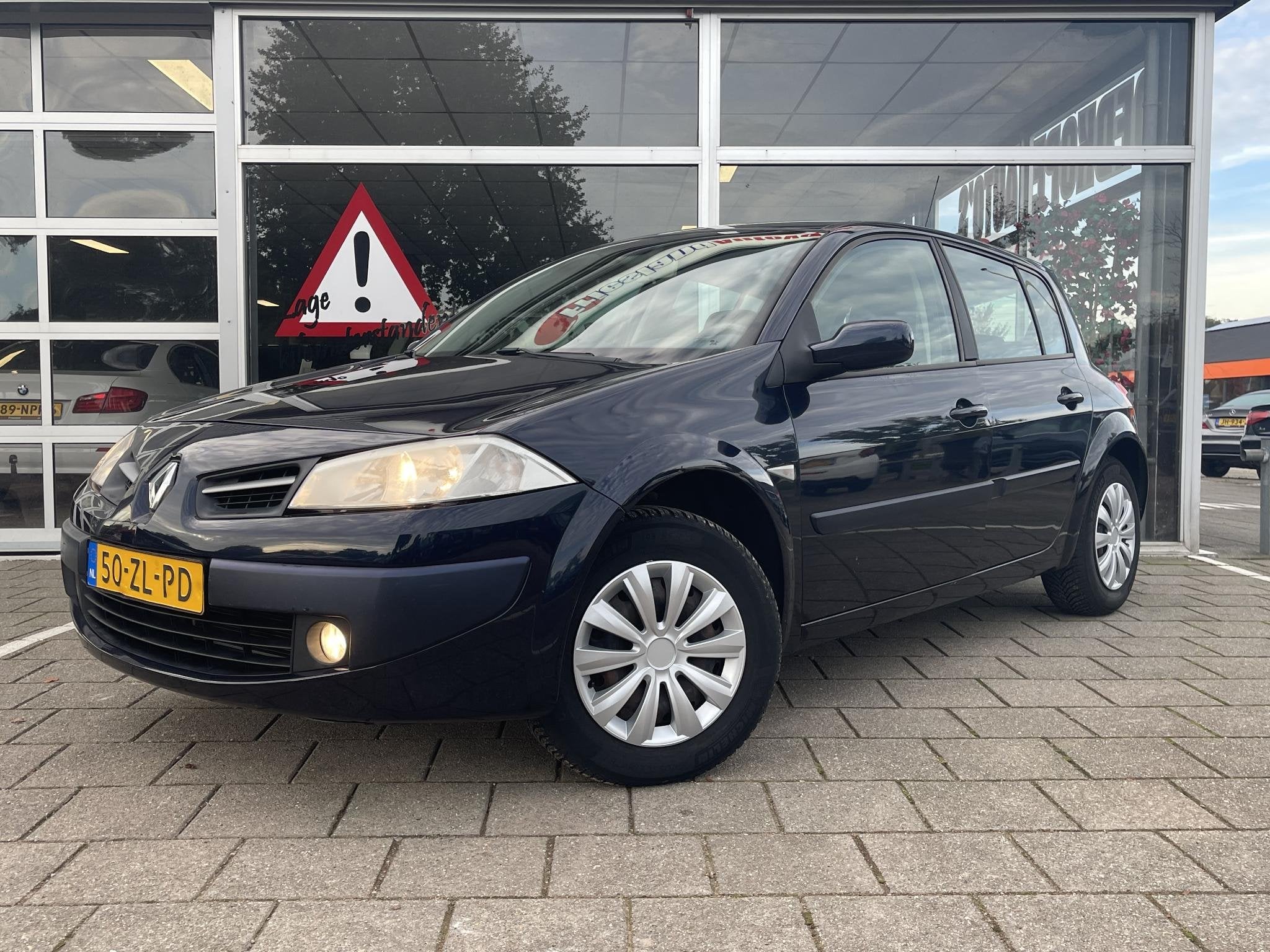 Renault Mégane 1.6-16V Business Line /Automaat/Cruise/Trekh, Stof, Gebruikt, Met garantie (alle), Blauw