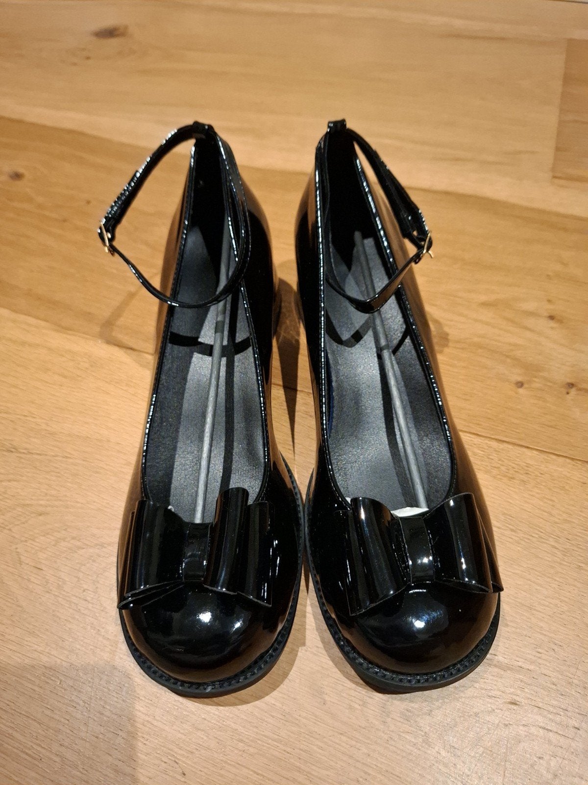 Zwarte lakleren schoenen met strik en bandje, Ophalen of Verzenden, Gedragen, Zwart, Schoenen met lage hakken