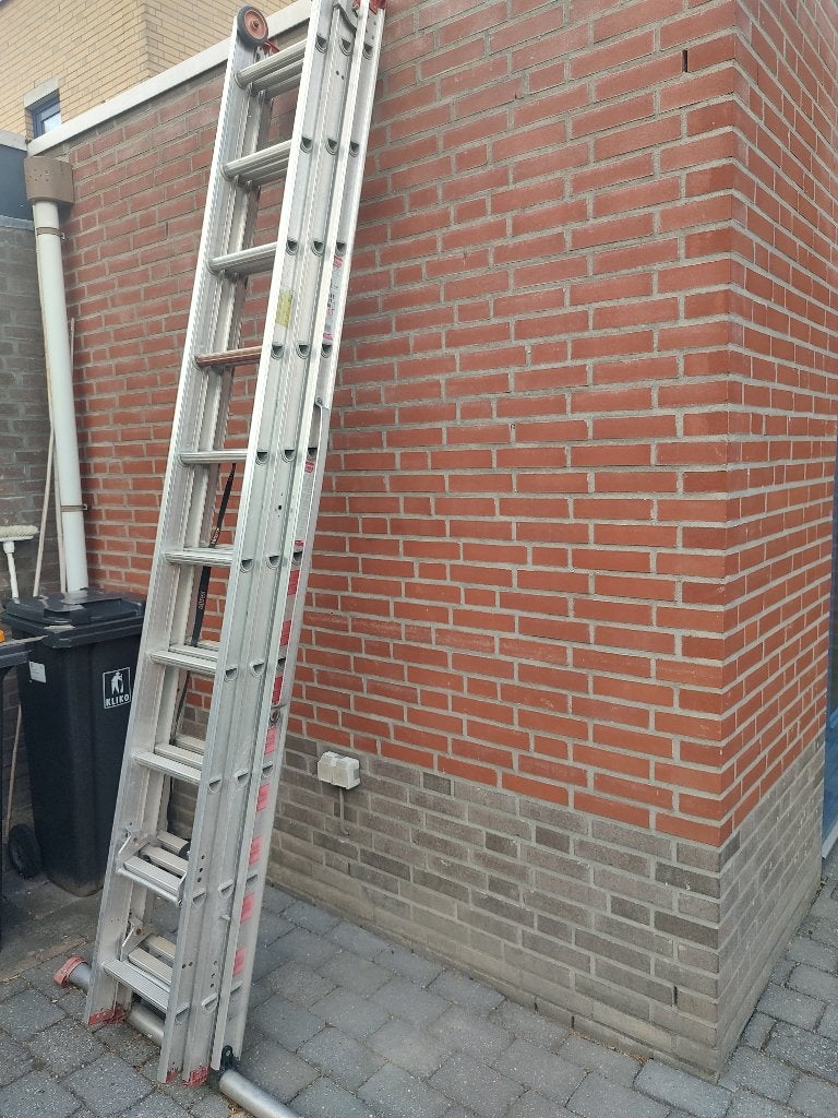 Te koop Altrex AR3072, 3x10 treden, tot 7.21 mtr hoog, Doe-het-zelf en Verbouw, Ladders en Trappen, Ophalen, Gebruikt, Ladder