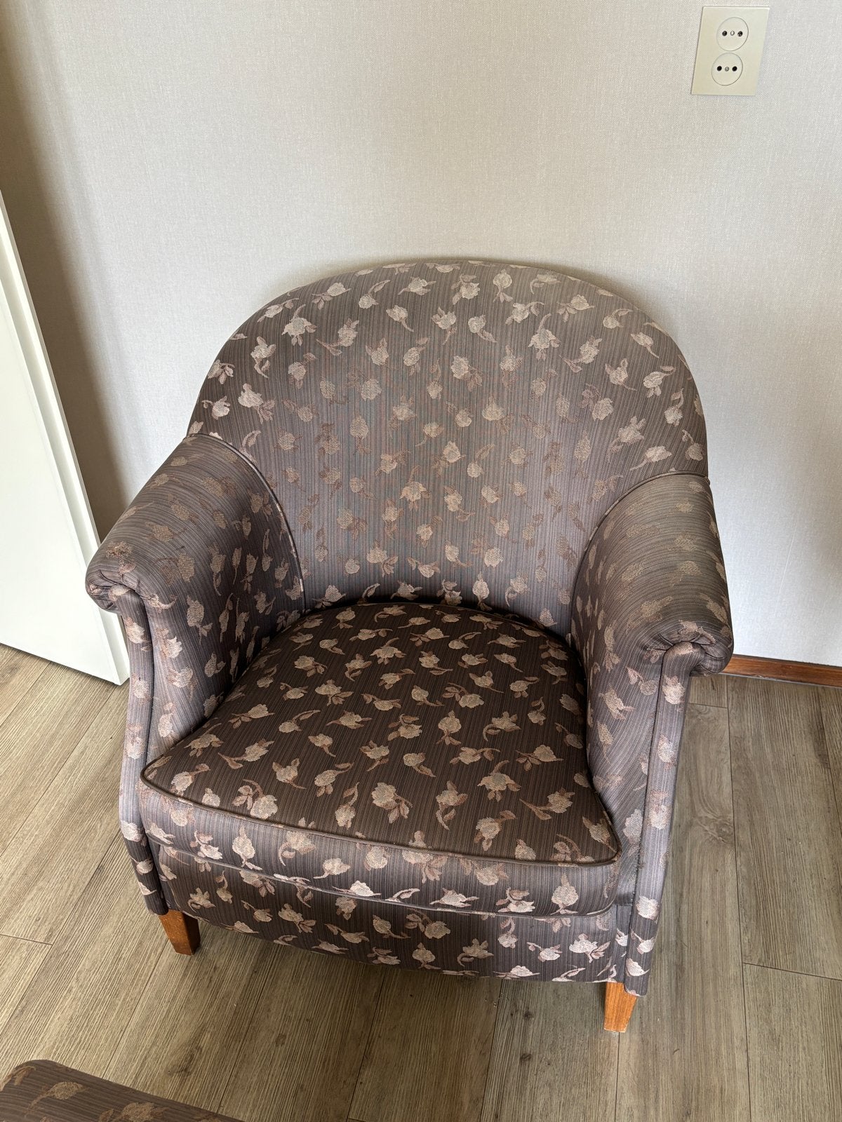 Fauteuil met voetenbankje - in nette staat, Huis en Inrichting, Fauteuils, Gebruikt, Stof, 75 tot 100 cm, Minder dan 75 cm, Ophalen
