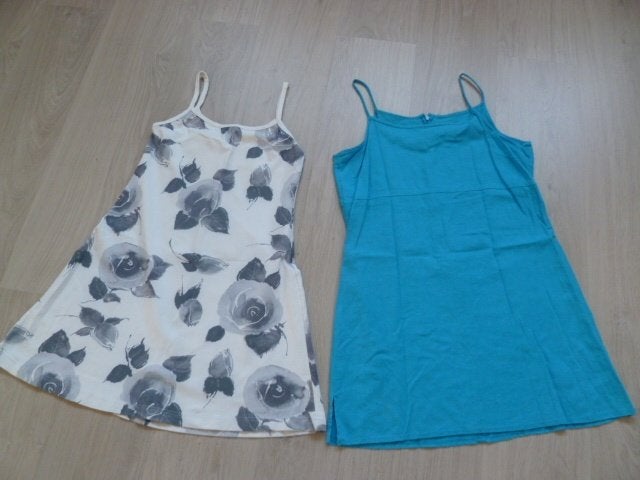 2 Zomer of vakantie jurkjes: wit/zwart en blauw. Mt. 36/38., Ophalen of Verzenden, Gedragen, Maat 36 (S), Boven de knie