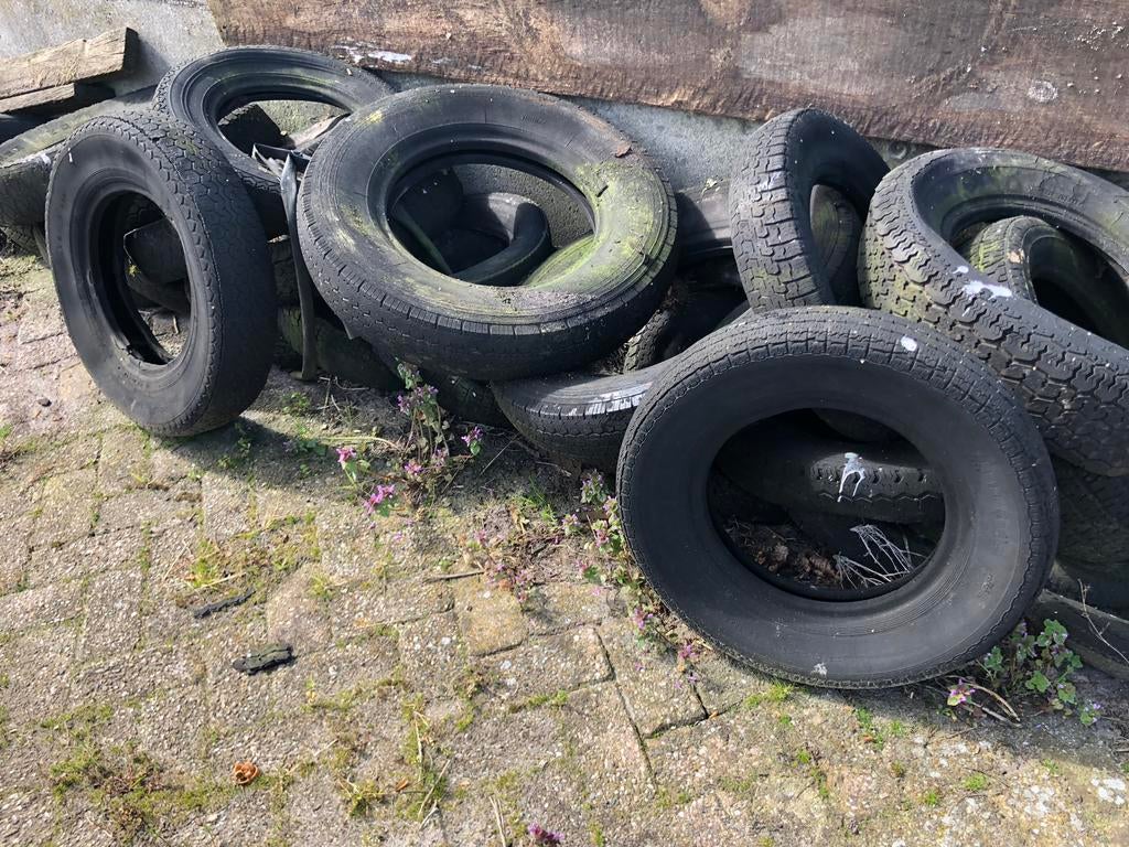 Oude autobanden, Ophalen
