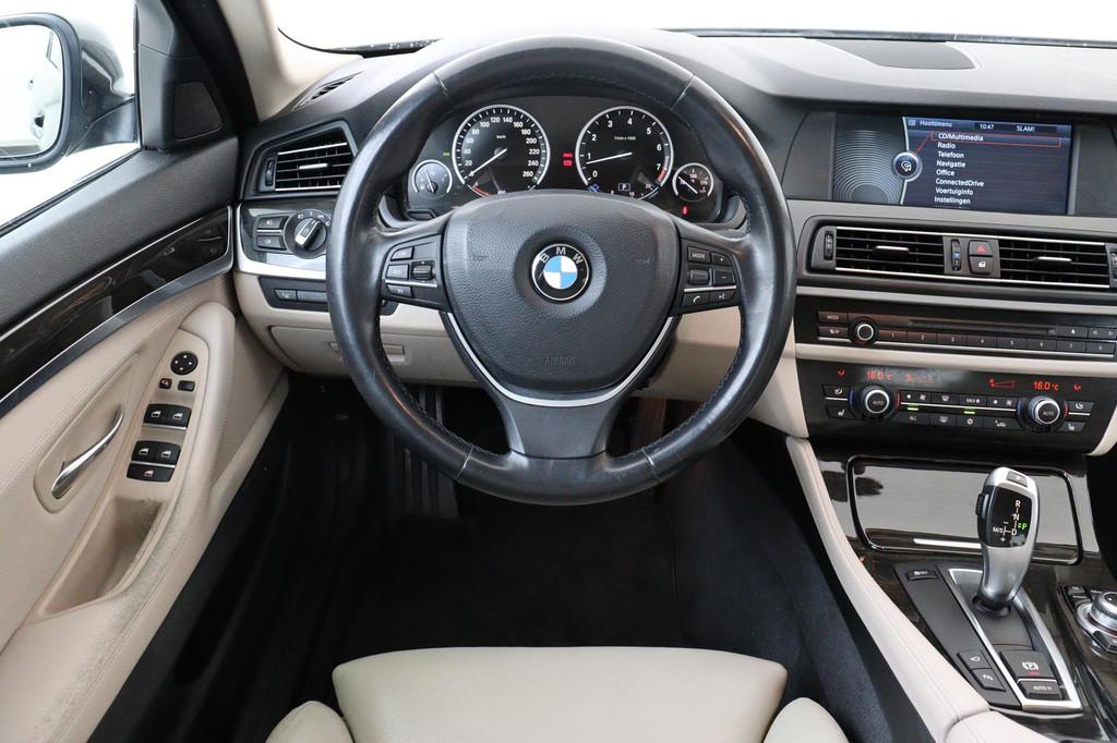 BMW 5-SERIE 523i HIGH EXECUTIVE -HIFI|360°CAM|SOFTCLOSE|MEM, Auto's, BMW, Euro 5, Achterwielaandrijving, Gebruikt, 2000 kg
