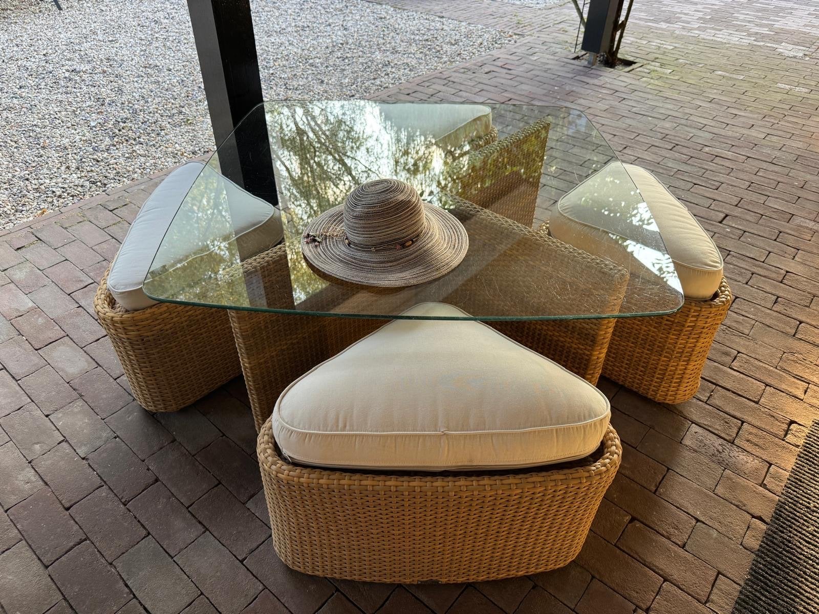 Gloster luxe wicker tuinset – Sushi Table, Ophalen, 4 zitplaatsen, Bijzettafel, Zo goed als nieuw