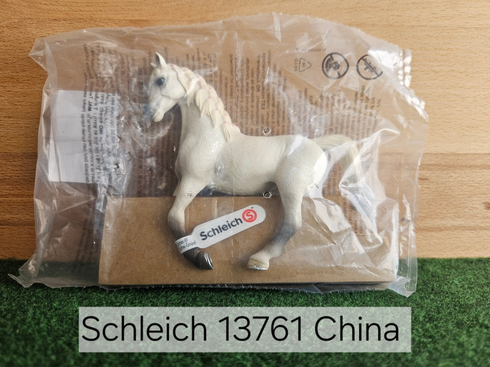 Schleich 13761 Arabier merrie met vaantje - verpakking 2014, Ophalen of Verzenden, Zo goed als nieuw, Paard, Beeldje of Figuurtje
