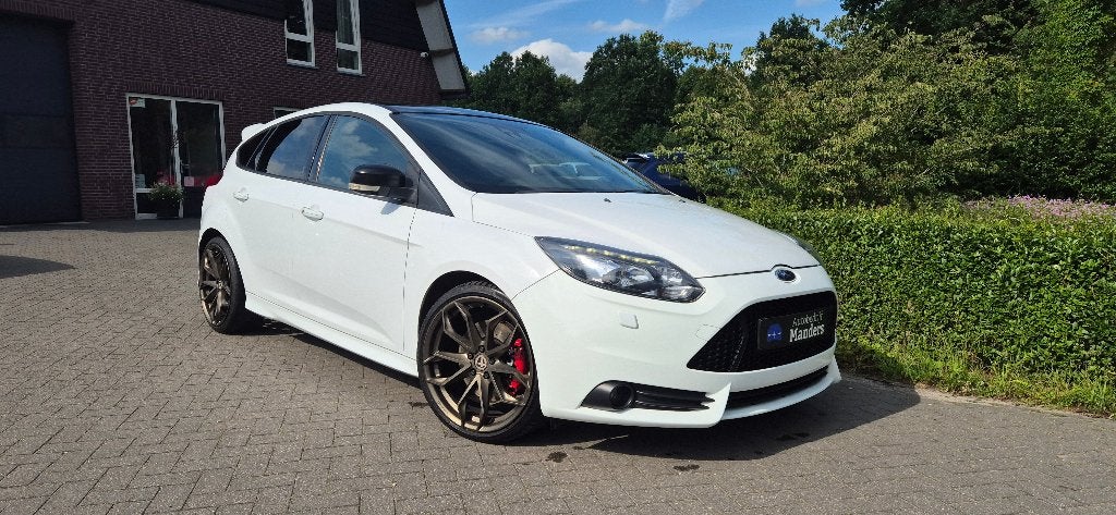 Ford Focus 2.0 Ecoboost 250PK 5-D 2013 Wit, Auto's, Euro 5, Zwart, 4 cilinders, 1337 kg