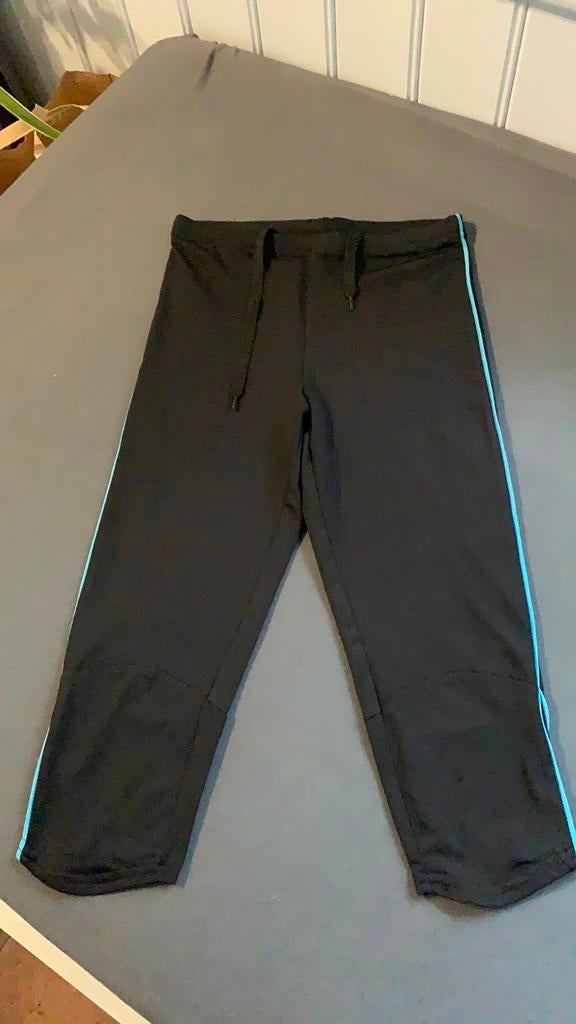 Hardlopen capri legging. Zwart met blauwe strip. S, Kleding | Dames, Sportkleding, Zwart, Ophalen of Verzenden, Zo goed als nieuw