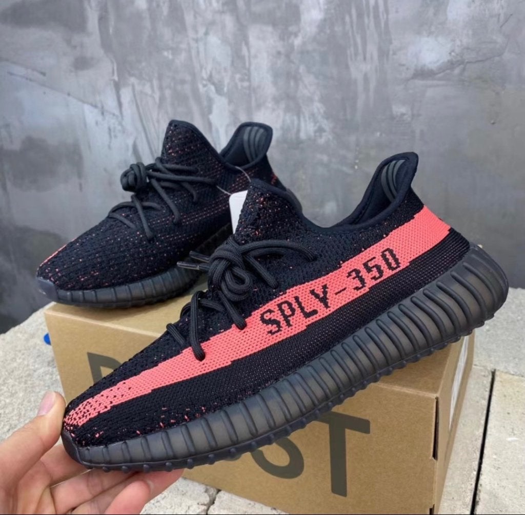 Adidas Yeezy Boost 350 V2 Core Black Red schoenen | NIEUW, Kleding | Heren, Schoenen, Zwart, Nieuw, Ophalen of Verzenden, Sneakers of Gympen