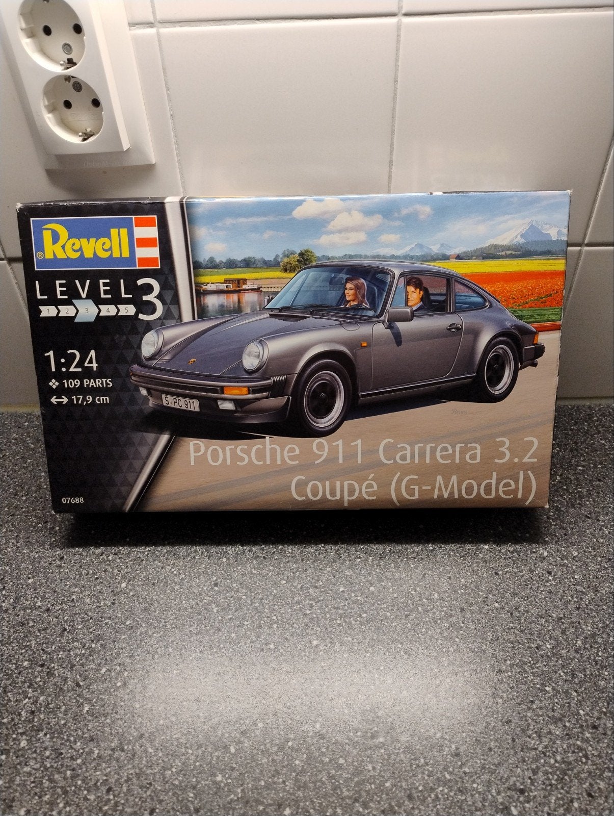 Revell 1/24 Porsche 911 Carrera 3.2 Coupé (G-Model) nieuw, Hobby en Vrije tijd, Modelbouw | Auto's en Voertuigen, Auto, Revell
