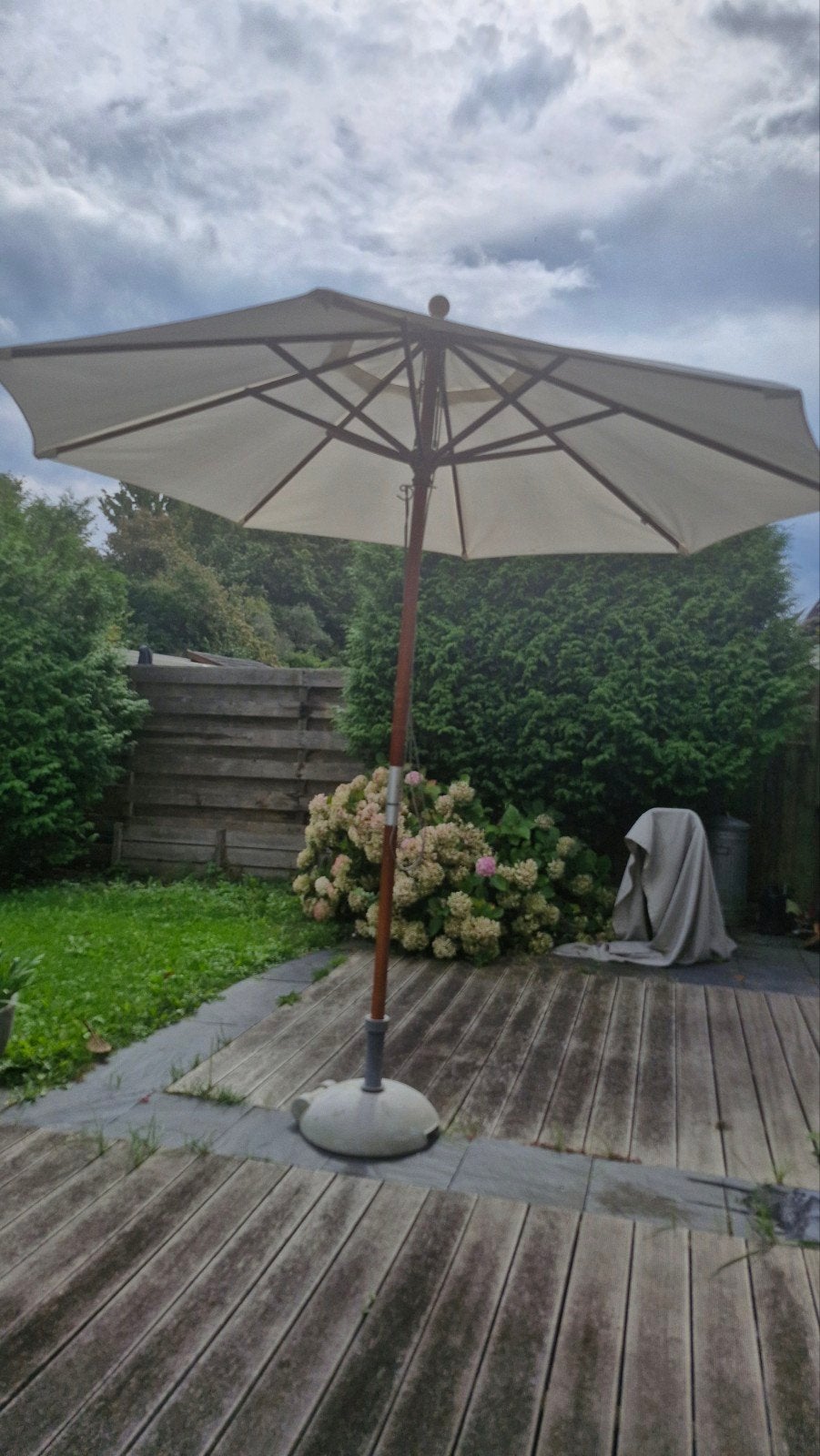 parasol met voet, Ophalen of Verzenden