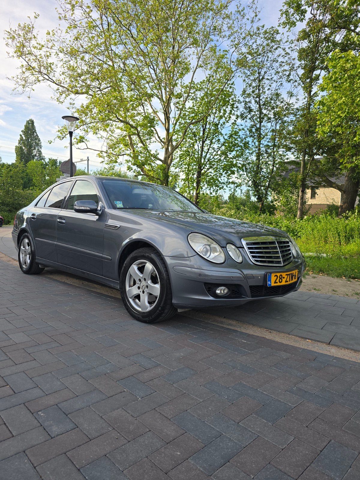 Mercedes E-Klasse 1.8 E200 Kompr AUT 2006 Grijs-ANDROID, Auto's, Mercedes-Benz, 4 cilinders, 1796 cc, Overige kleuren, Particulier