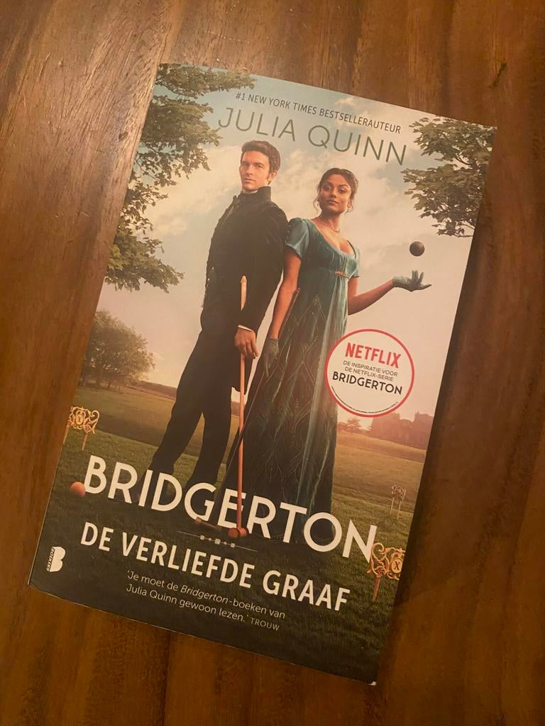 Bridgerton: De Verliefde Graaf - Julia Quinn (Netflix), Boeken, Ophalen of Verzenden, Zo goed als nieuw, Nederland