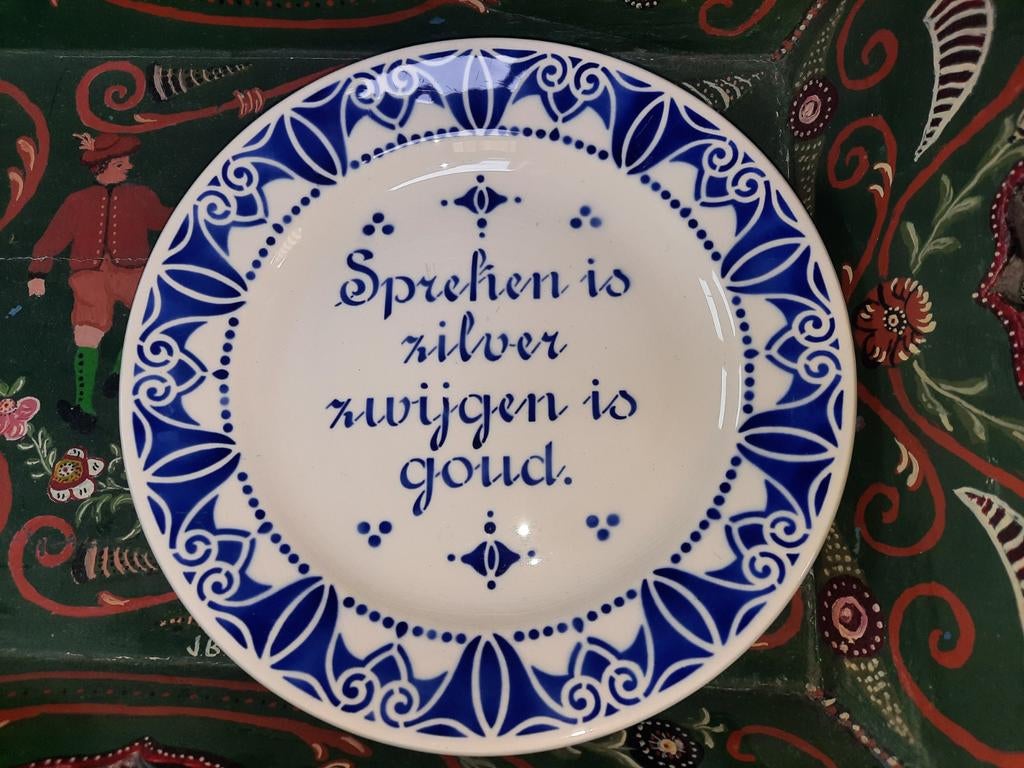 Delfts Blauw sierbord: Spreken is zilver, zwijgen is goud, Antiek en Kunst, Ophalen of Verzenden