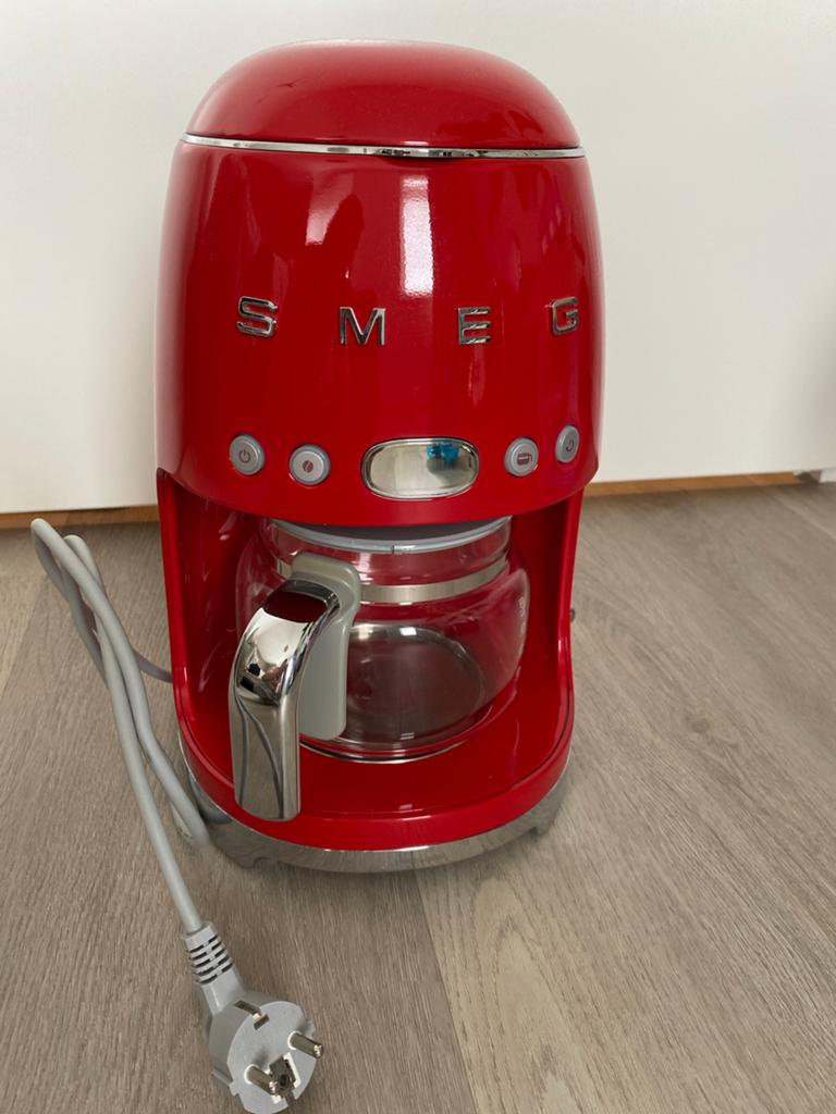 Smeg Koffiezetapparaat Rood - Stijlvol en Functioneel, Witgoed en Apparatuur, Koffiezetapparaten, Afneembaar waterreservoir, Koffiemachine