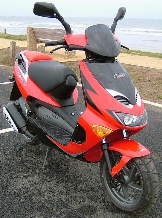 Gezocht aprillia sr 125/150/172cc, Ophalen of Verzenden, Gebruikt, Benzine, Gilera
