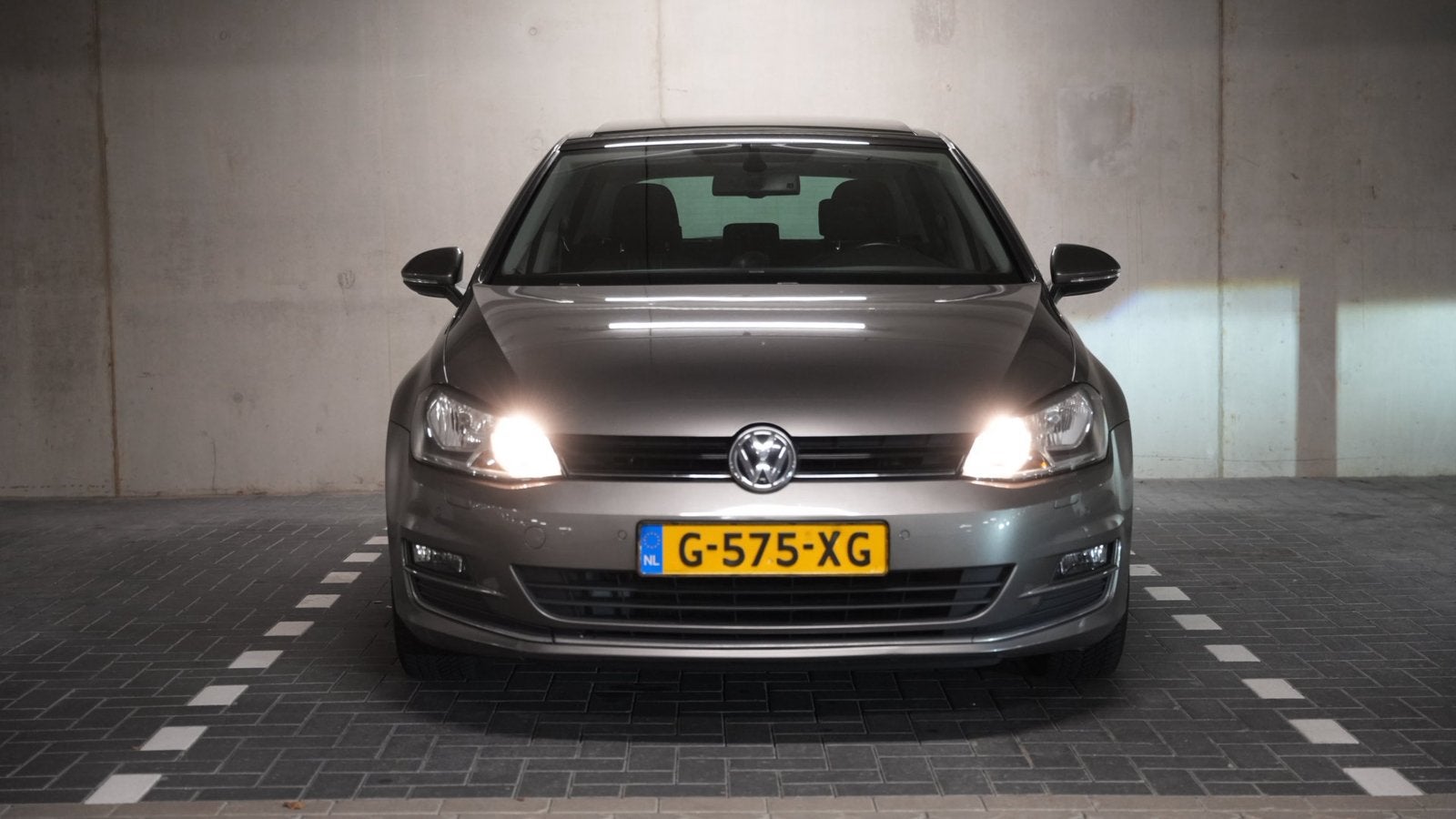 Volkswagen Golf 1.2 TSI 81KW 5D Dsg-7 2016 Grijs, Auto's, Stof, Zwart, 4 cilinders, 620 kg