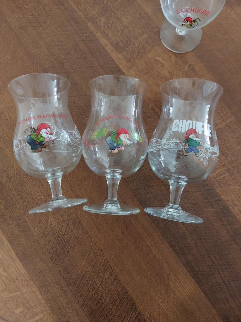 4 "La Chouffe" glazen. Waarbij jubileumglas 25 jaar, Ophalen of Verzenden, Zo goed als nieuw, Glas of Glazen, Overige merken