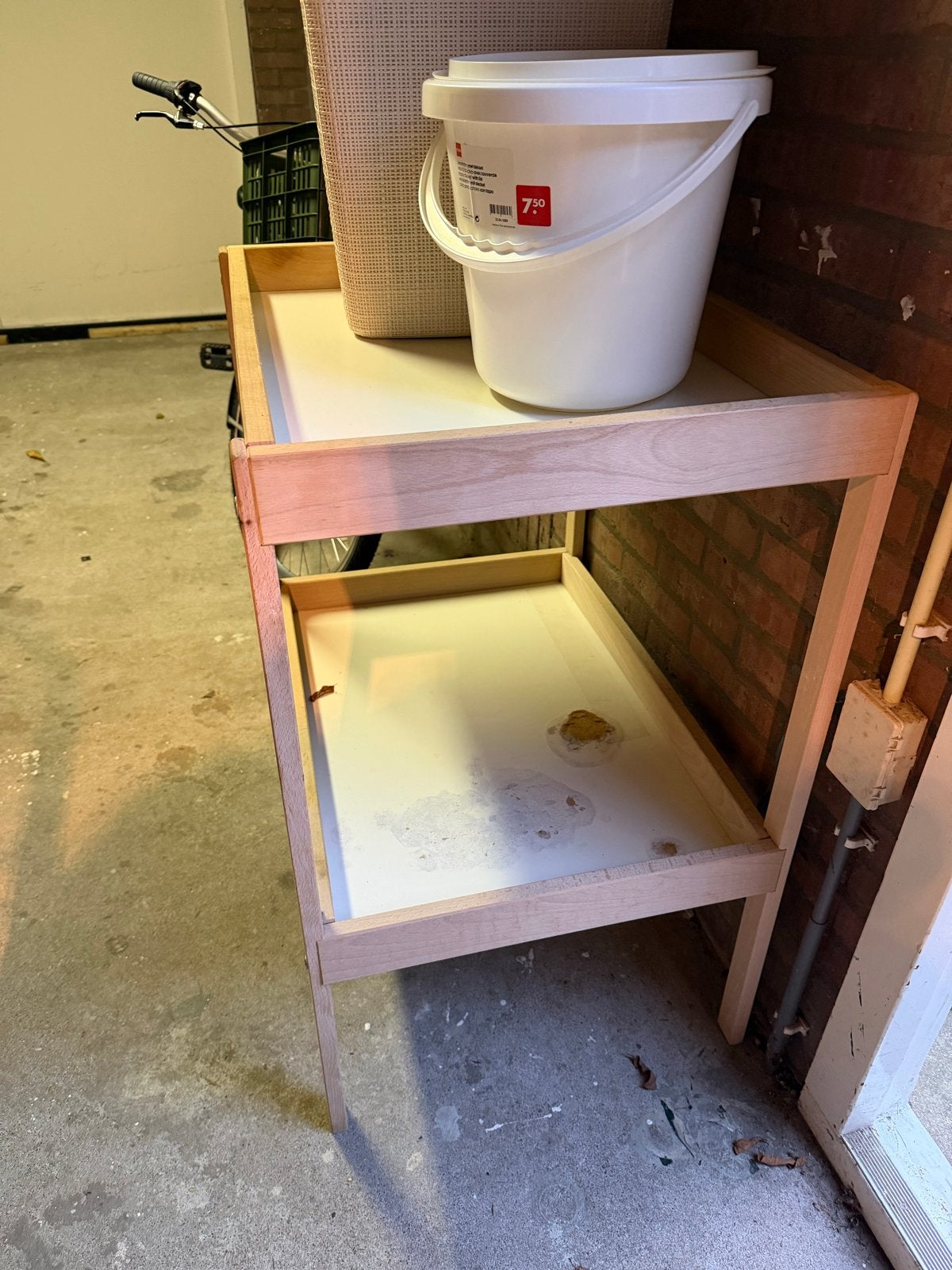 Gratis commode Houten bijzettafel/opbergrek met 2 planken, Ophalen of Verzenden, Gebruikt