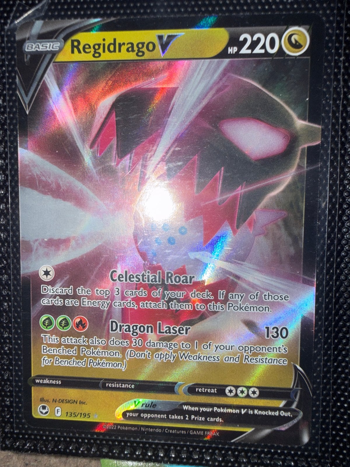 Pokémon TCG: Regidrago V (135/195) - Zeldzame Kaart, Ophalen of Verzenden, Zo goed als nieuw, Losse kaart, Foil